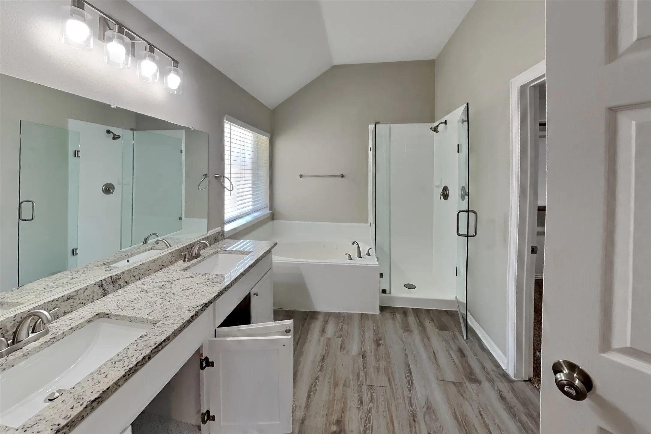 Single Family Residence For Rent in Tarrant County , 11 Willowstone Court, Mansfield, Texas 76063, 5 Bedroom, 3 Bathroom, 2 Garage spaces, 3,049 Sqft, built in 2002, mls#21341922, Real Estate Agent in Mansfield, Homes For Rent in Tarrant county, Homes For Rent in Mansfield, Realtor in Mansfield Texas, Real Estate Brokerage Independent Realty Texas, Luminita Cordes Realtor