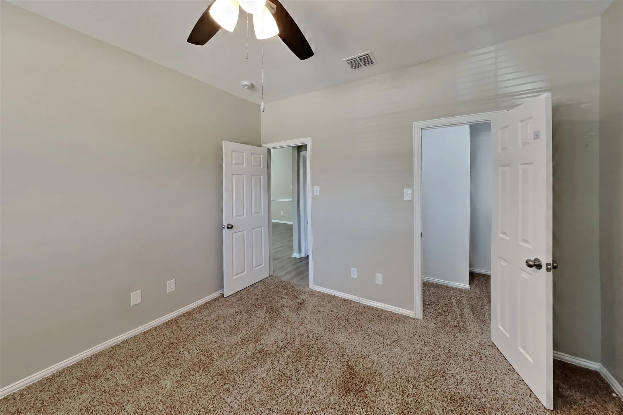 Single Family Residence For Rent in Tarrant County , 11 Willowstone Court, Mansfield, Texas 76063, 5 Bedroom, 3 Bathroom, 2 Garage spaces, 3,049 Sqft, built in 2002, mls#21341922, Real Estate Agent in Mansfield, Homes For Rent in Tarrant county, Homes For Rent in Mansfield, Realtor in Mansfield Texas, Real Estate Brokerage Independent Realty Texas, Luminita Cordes Realtor