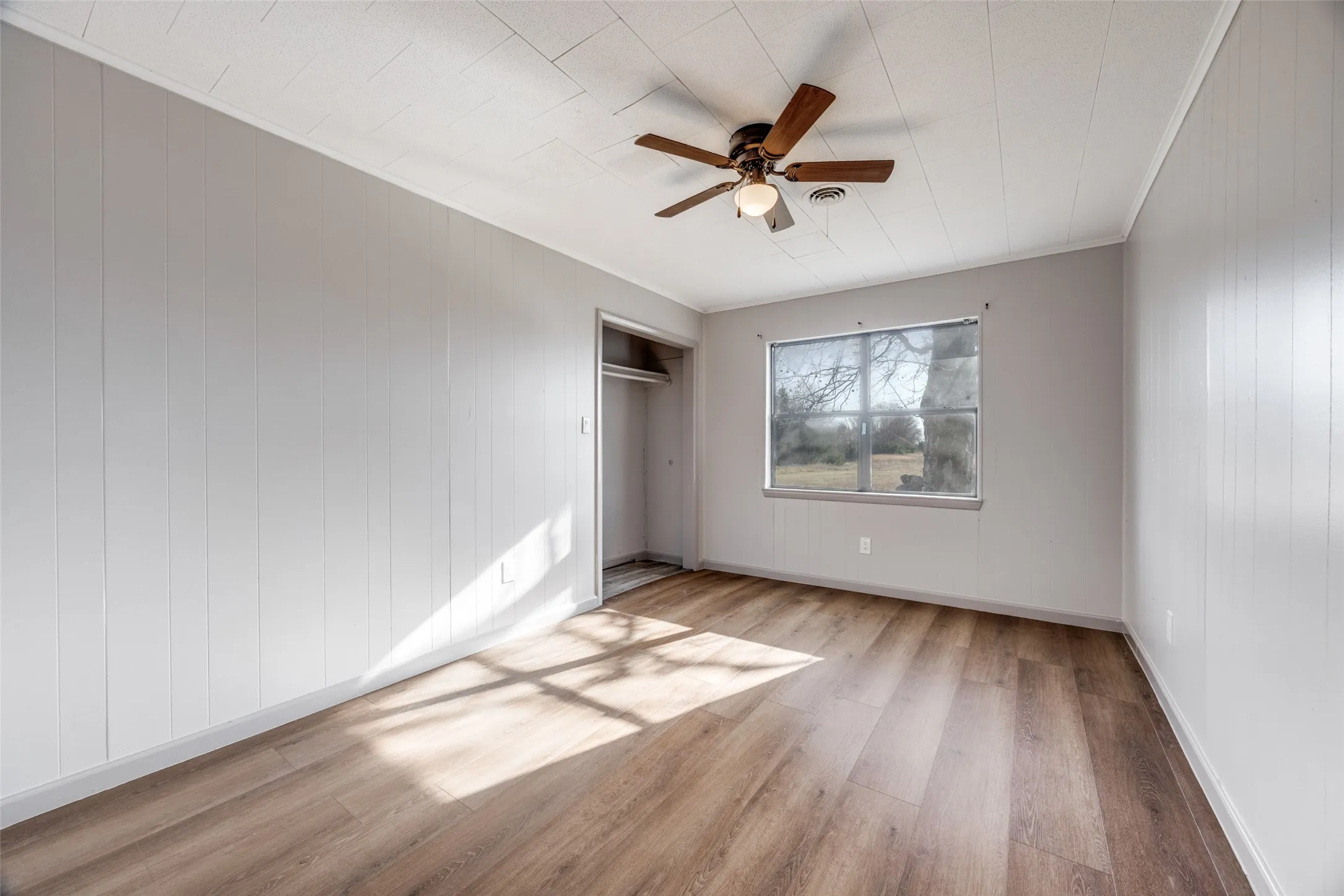 Single Family Residence For Rent in Fannin County , 226 Glen Meadows Drive, Bonham, Texas 75418, 3 Bedrooms, 2 Bathrooms, 2 Garage spaces, 1,950 Sqft, built in 1963, Price $1,800, mls#21341357, Real Estate Agent in Bonham, Homes For Rent in Fannin county, Homes For Rent in Bonham, Realtor in Bonham Texas, Real Estate Brokerage Independent Realty Texas, Luminita Cordes Realtor