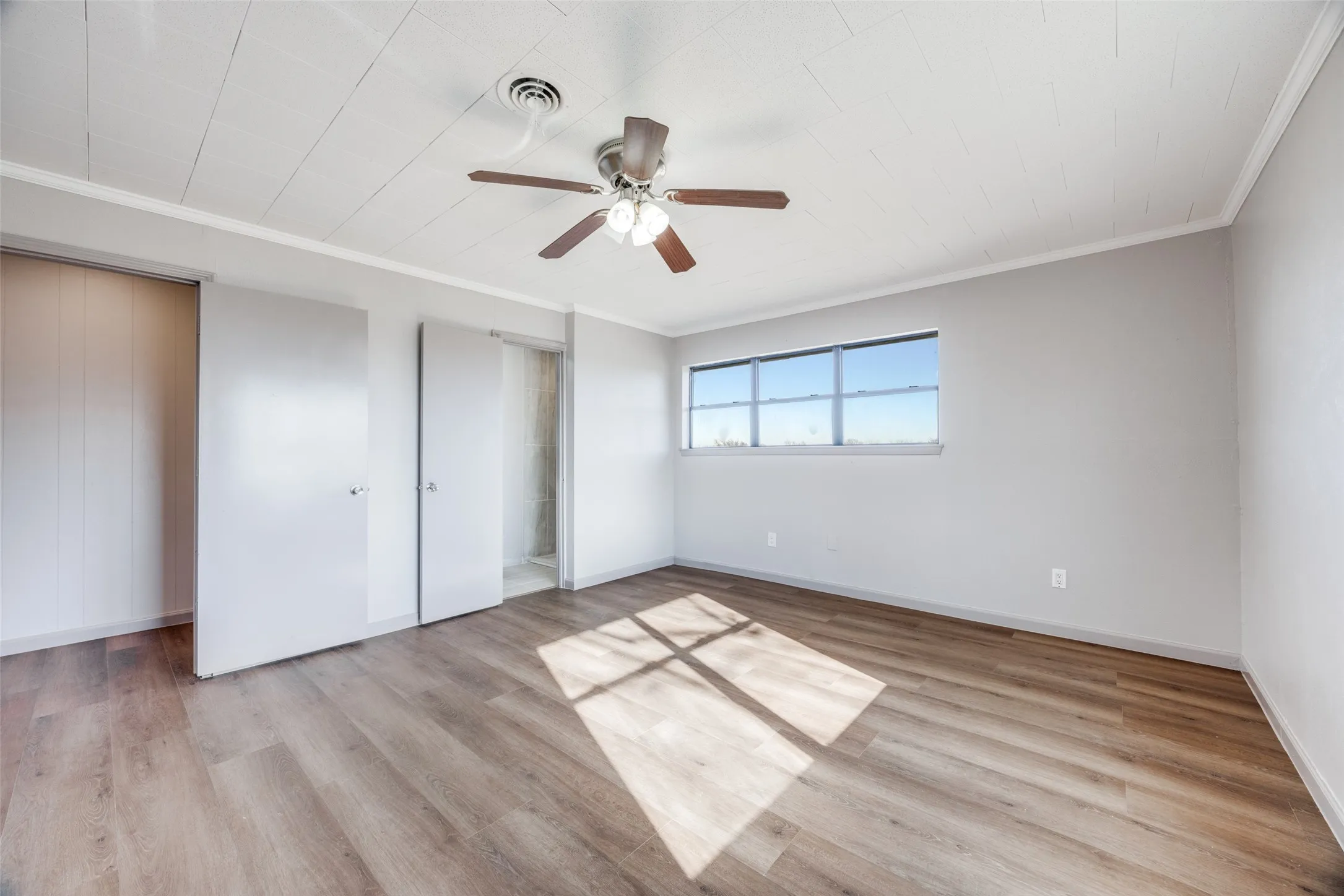 Single Family Residence For Rent in Fannin County , 226 Glen Meadows Drive, Bonham, Texas 75418, 3 Bedrooms, 2 Bathrooms, 2 Garage spaces, 1,950 Sqft, built in 1963, Price $1,800, mls#21341357, Real Estate Agent in Bonham, Homes For Rent in Fannin county, Homes For Rent in Bonham, Realtor in Bonham Texas, Real Estate Brokerage Independent Realty Texas, Luminita Cordes Realtor
