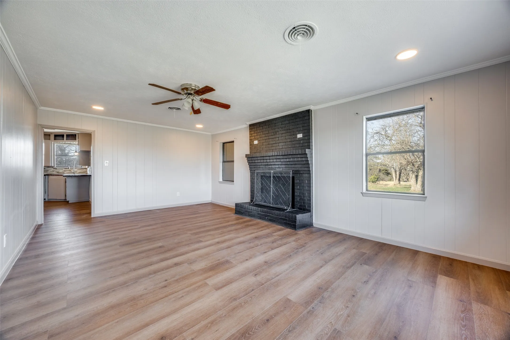 Single Family Residence For Rent in Fannin County , 226 Glen Meadows Drive, Bonham, Texas 75418, 3 Bedrooms, 2 Bathrooms, 2 Garage spaces, 1,950 Sqft, built in 1963, Price $1,800, mls#21341357, Real Estate Agent in Bonham, Homes For Rent in Fannin county, Homes For Rent in Bonham, Realtor in Bonham Texas, Real Estate Brokerage Independent Realty Texas, Luminita Cordes Realtor