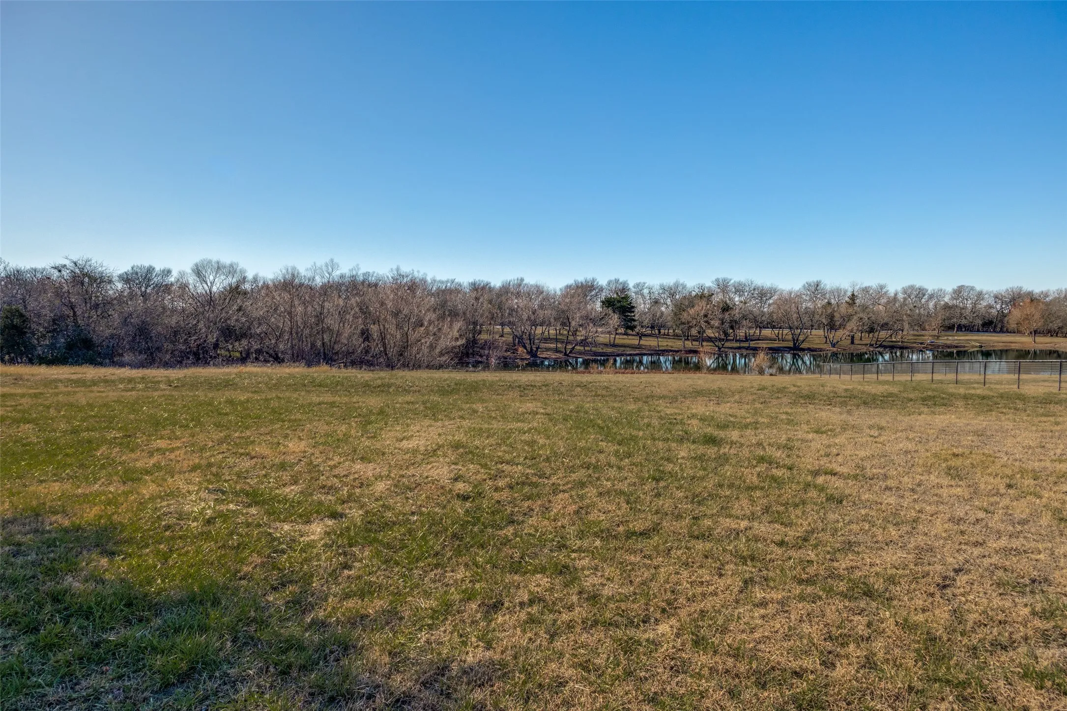Single Family Residence For Rent in Fannin County , 226 Glen Meadows Drive, Bonham, Texas 75418, 3 Bedrooms, 2 Bathrooms, 2 Garage spaces, 1,950 Sqft, built in 1963, Price $1,800, mls#21341357, Real Estate Agent in Bonham, Homes For Rent in Fannin county, Homes For Rent in Bonham, Realtor in Bonham Texas, Real Estate Brokerage Independent Realty Texas, Luminita Cordes Realtor