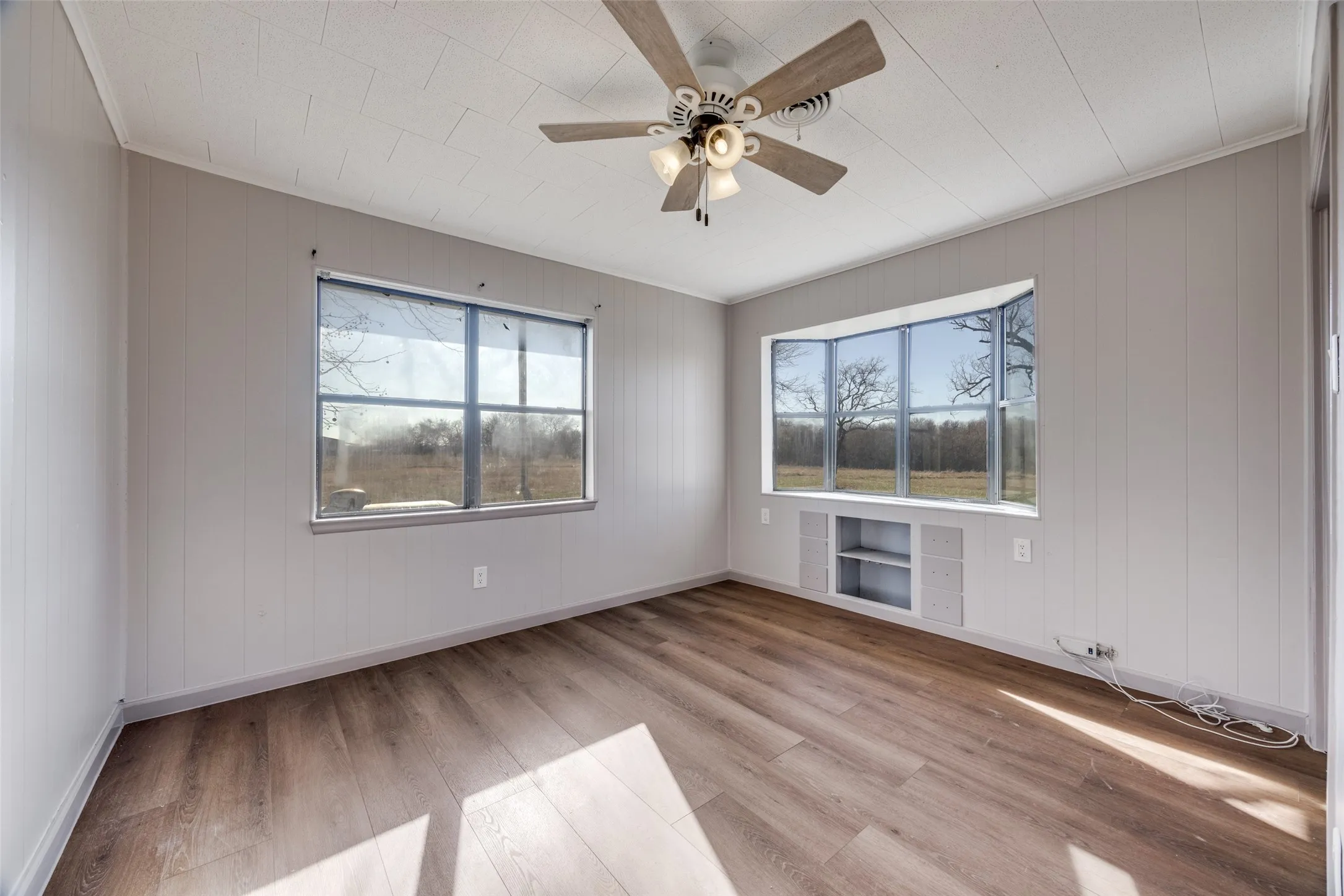 Single Family Residence For Rent in Fannin County , 226 Glen Meadows Drive, Bonham, Texas 75418, 3 Bedrooms, 2 Bathrooms, 2 Garage spaces, 1,950 Sqft, built in 1963, Price $1,800, mls#21341357, Real Estate Agent in Bonham, Homes For Rent in Fannin county, Homes For Rent in Bonham, Realtor in Bonham Texas, Real Estate Brokerage Independent Realty Texas, Luminita Cordes Realtor