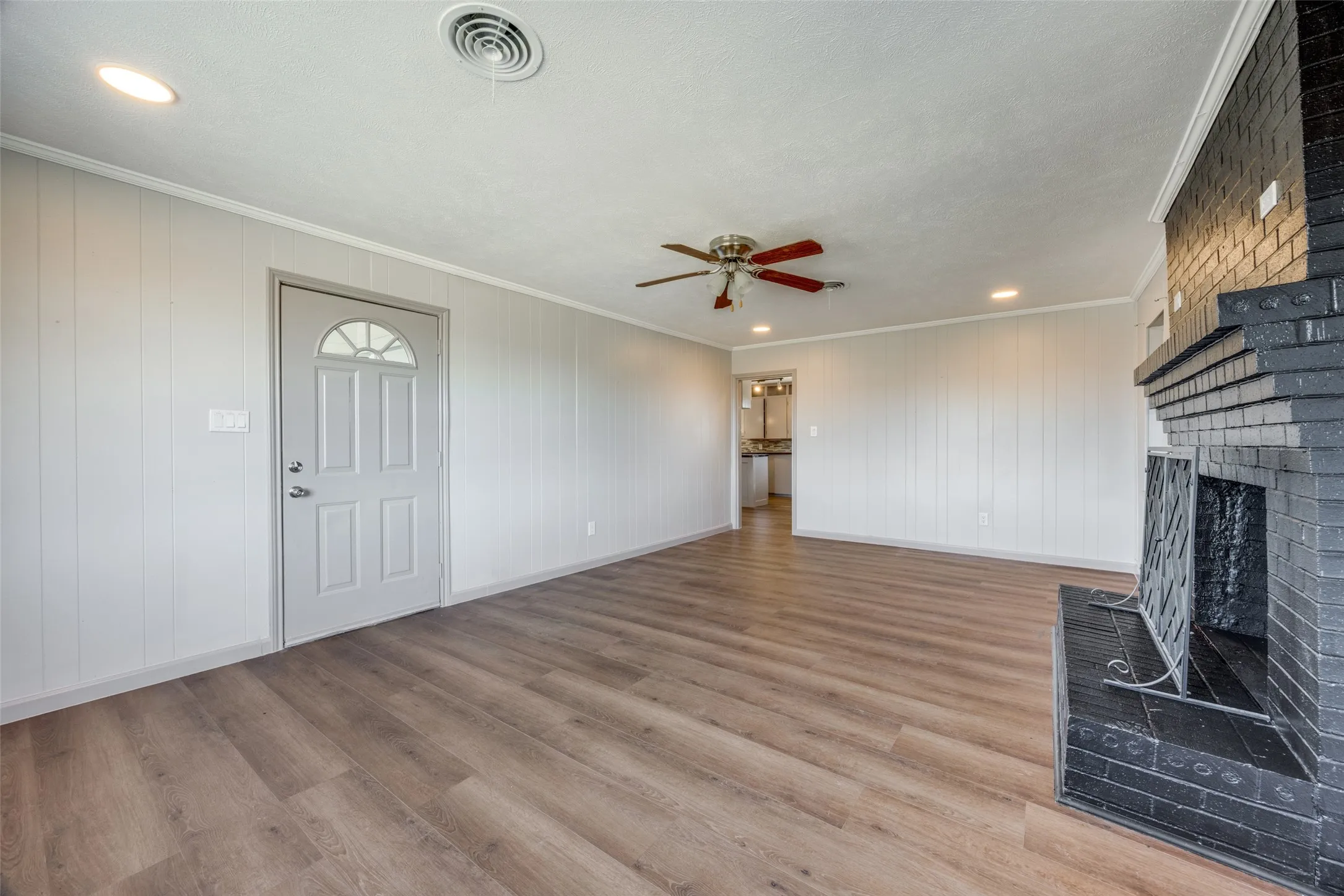 Single Family Residence For Rent in Fannin County , 226 Glen Meadows Drive, Bonham, Texas 75418, 3 Bedrooms, 2 Bathrooms, 2 Garage spaces, 1,950 Sqft, built in 1963, Price $1,800, mls#21341357, Real Estate Agent in Bonham, Homes For Rent in Fannin county, Homes For Rent in Bonham, Realtor in Bonham Texas, Real Estate Brokerage Independent Realty Texas, Luminita Cordes Realtor