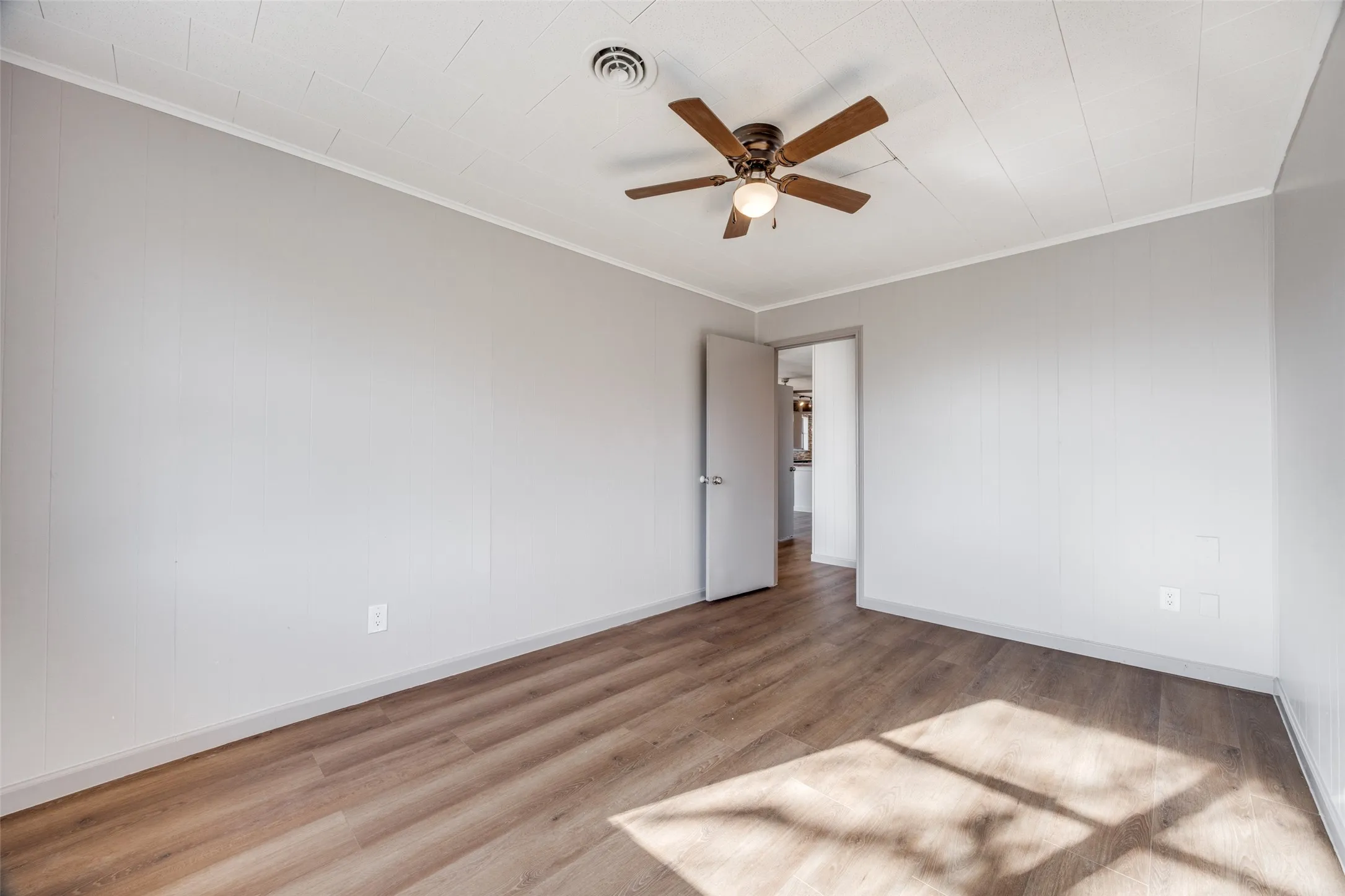 Single Family Residence For Rent in Fannin County , 226 Glen Meadows Drive, Bonham, Texas 75418, 3 Bedrooms, 2 Bathrooms, 2 Garage spaces, 1,950 Sqft, built in 1963, Price $1,800, mls#21341357, Real Estate Agent in Bonham, Homes For Rent in Fannin county, Homes For Rent in Bonham, Realtor in Bonham Texas, Real Estate Brokerage Independent Realty Texas, Luminita Cordes Realtor