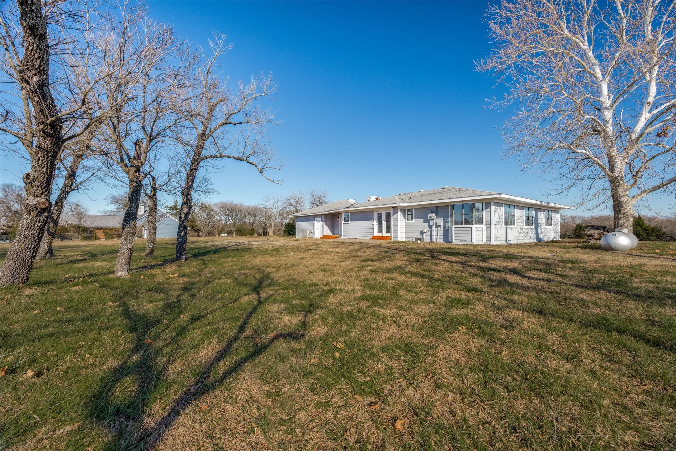 Single Family Residence For Rent in Fannin County , 226 Glen Meadows Drive, Bonham, Texas 75418, 3 Bedrooms, 2 Bathrooms, 2 Garage spaces, 1,950 Sqft, built in 1963, Price $1,800, mls#21341357, Real Estate Agent in Bonham, Homes For Rent in Fannin county, Homes For Rent in Bonham, Realtor in Bonham Texas, Real Estate Brokerage Independent Realty Texas, Luminita Cordes Realtor