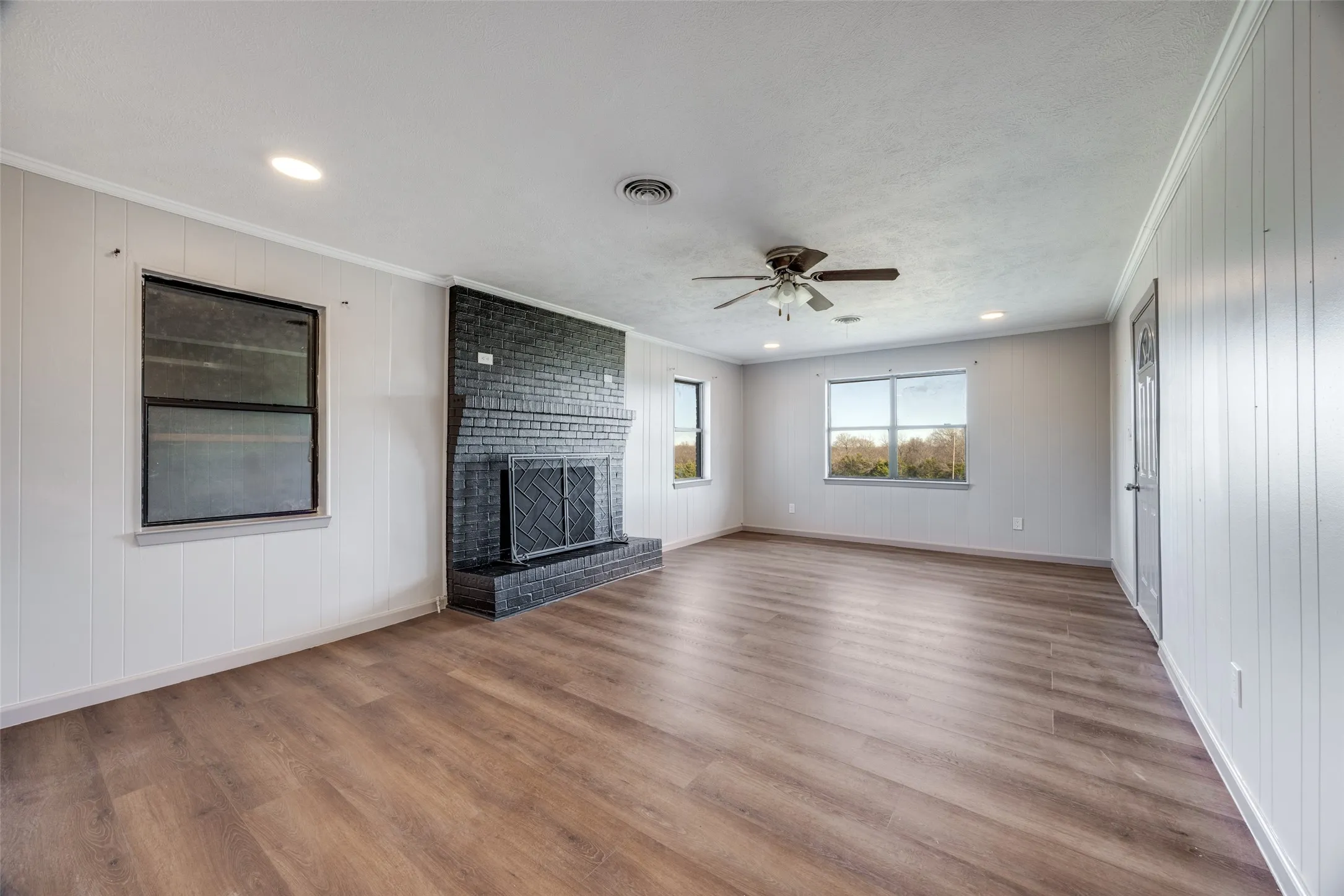 Single Family Residence For Rent in Fannin County , 226 Glen Meadows Drive, Bonham, Texas 75418, 3 Bedrooms, 2 Bathrooms, 2 Garage spaces, 1,950 Sqft, built in 1963, Price $1,800, mls#21341357, Real Estate Agent in Bonham, Homes For Rent in Fannin county, Homes For Rent in Bonham, Realtor in Bonham Texas, Real Estate Brokerage Independent Realty Texas, Luminita Cordes Realtor