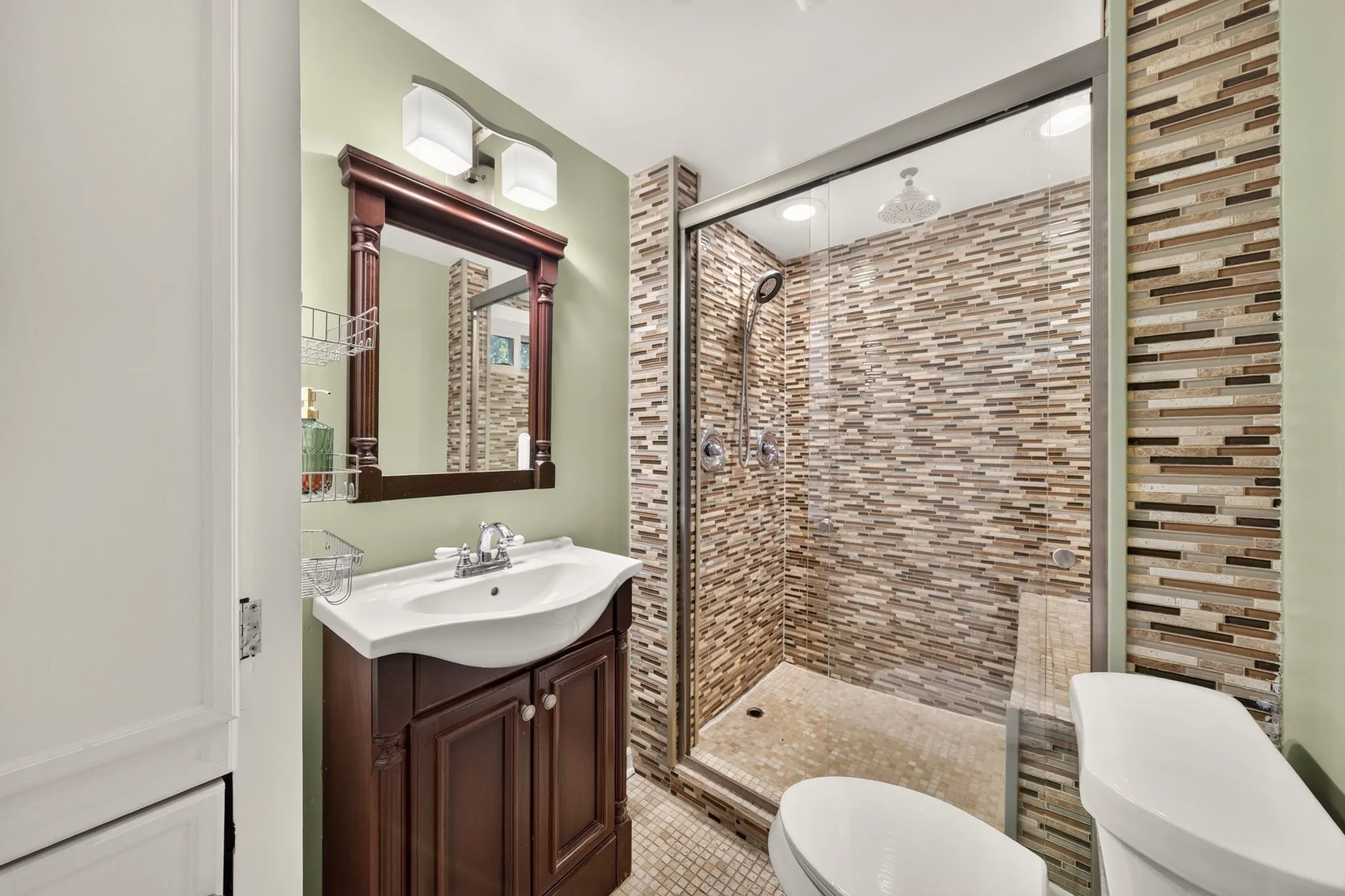 Single Family Residence For Sale in Dallas County , 311 Paulus Avenue, Dallas, Texas 75214, 3 Bedroom, 3 Bathroom, 2 Garage spaces, 1,752 Sqft, built in 1939, mls#21341930, Real Estate Agent in Dallas, Homes For Sale in Dallas county, Homes For Sale in Dallas, Realtor in Dallas Texas, Real Estate Brokerage Independent Realty Texas, Luminita Cordes Realtor