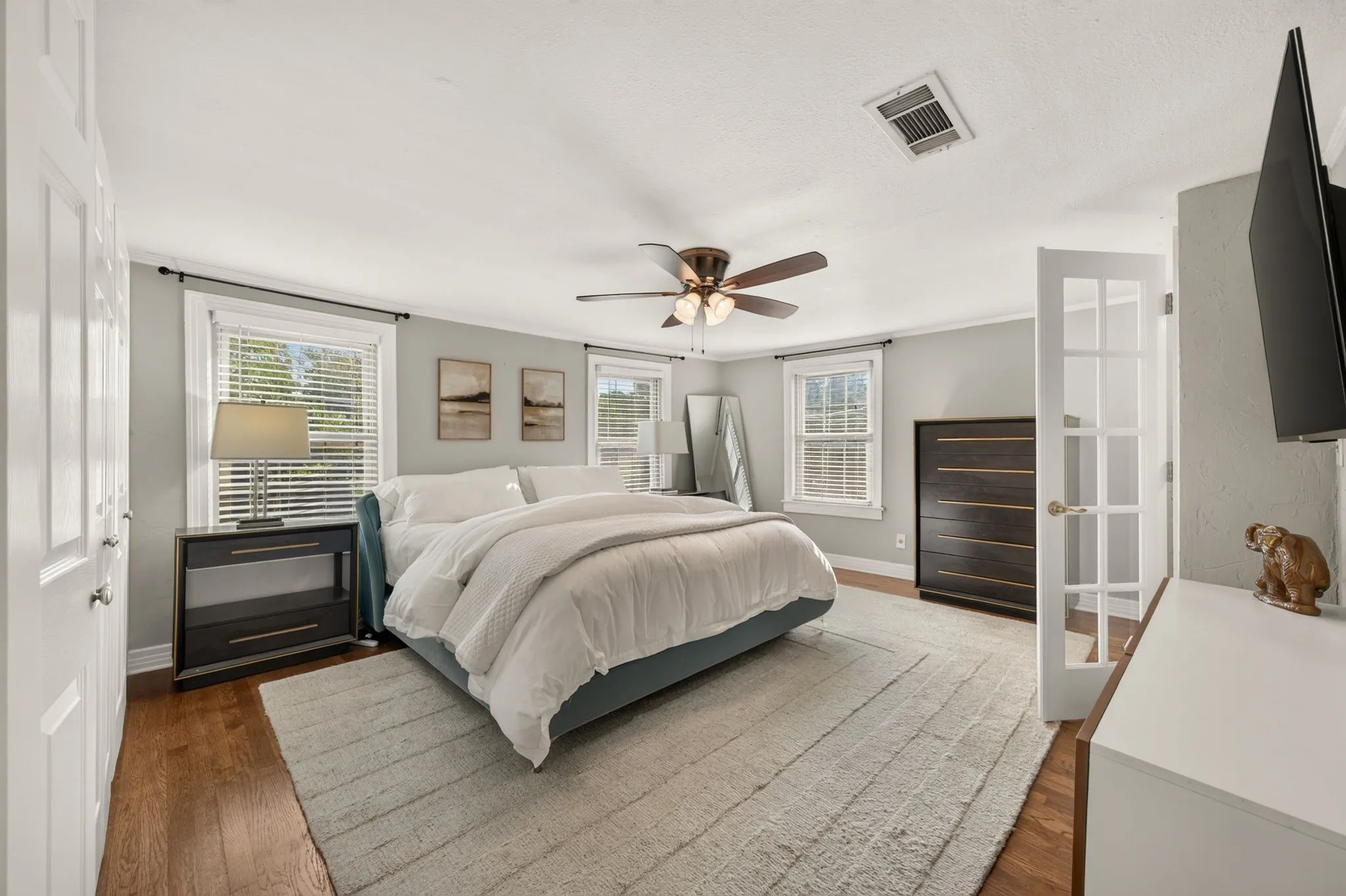 Single Family Residence For Sale in Dallas County , 311 Paulus Avenue, Dallas, Texas 75214, 3 Bedroom, 3 Bathroom, 2 Garage spaces, 1,752 Sqft, built in 1939, mls#21341930, Real Estate Agent in Dallas, Homes For Sale in Dallas county, Homes For Sale in Dallas, Realtor in Dallas Texas, Real Estate Brokerage Independent Realty Texas, Luminita Cordes Realtor