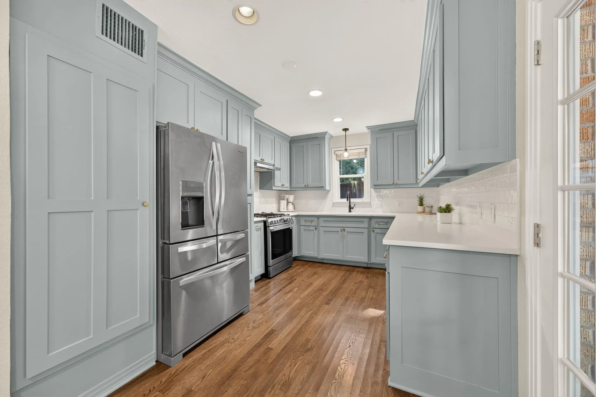 Single Family Residence For Sale in Dallas County , 311 Paulus Avenue, Dallas, Texas 75214, 3 Bedroom, 3 Bathroom, 2 Garage spaces, 1,752 Sqft, built in 1939, mls#21341930, Real Estate Agent in Dallas, Homes For Sale in Dallas county, Homes For Sale in Dallas, Realtor in Dallas Texas, Real Estate Brokerage Independent Realty Texas, Luminita Cordes Realtor