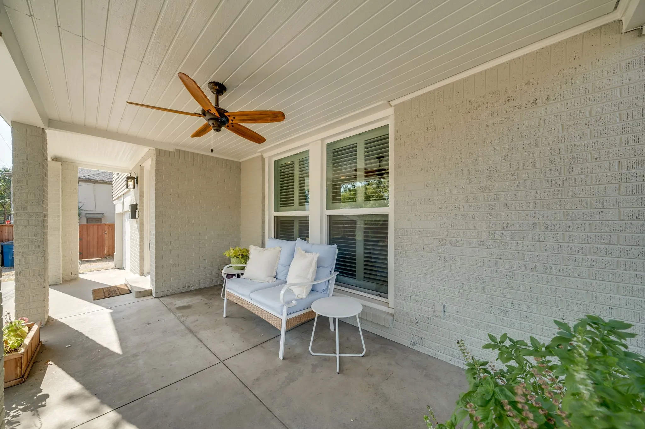 Single Family Residence For Sale in Dallas County , 311 Paulus Avenue, Dallas, Texas 75214, 3 Bedroom, 3 Bathroom, 2 Garage spaces, 1,752 Sqft, built in 1939, mls#21341930, Real Estate Agent in Dallas, Homes For Sale in Dallas county, Homes For Sale in Dallas, Realtor in Dallas Texas, Real Estate Brokerage Independent Realty Texas, Luminita Cordes Realtor