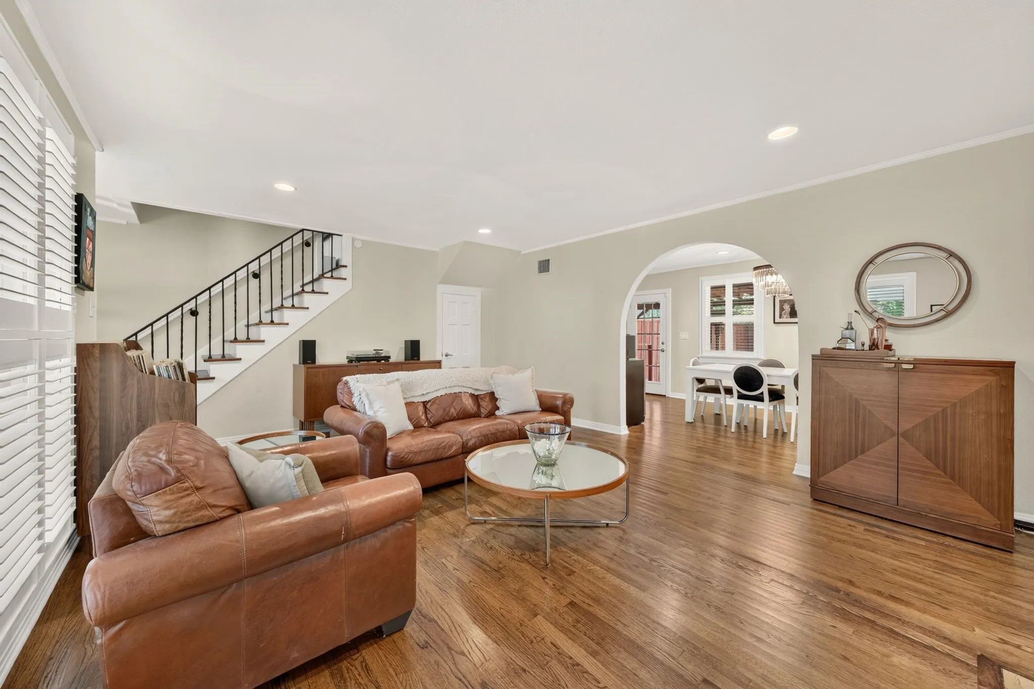 Single Family Residence For Sale in Dallas County , 311 Paulus Avenue, Dallas, Texas 75214, 3 Bedroom, 3 Bathroom, 2 Garage spaces, 1,752 Sqft, built in 1939, mls#21341930, Real Estate Agent in Dallas, Homes For Sale in Dallas county, Homes For Sale in Dallas, Realtor in Dallas Texas, Real Estate Brokerage Independent Realty Texas, Luminita Cordes Realtor