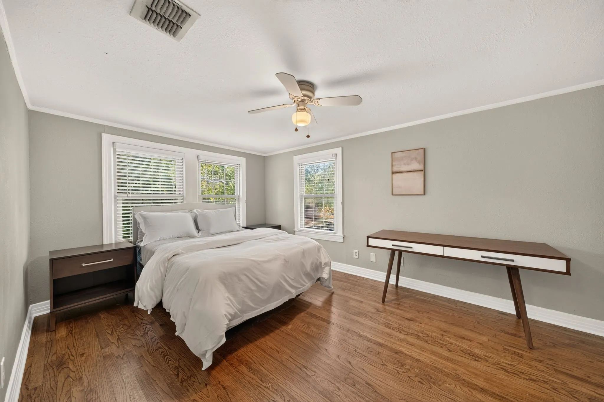 Single Family Residence For Sale in Dallas County , 311 Paulus Avenue, Dallas, Texas 75214, 3 Bedroom, 3 Bathroom, 2 Garage spaces, 1,752 Sqft, built in 1939, mls#21341930, Real Estate Agent in Dallas, Homes For Sale in Dallas county, Homes For Sale in Dallas, Realtor in Dallas Texas, Real Estate Brokerage Independent Realty Texas, Luminita Cordes Realtor