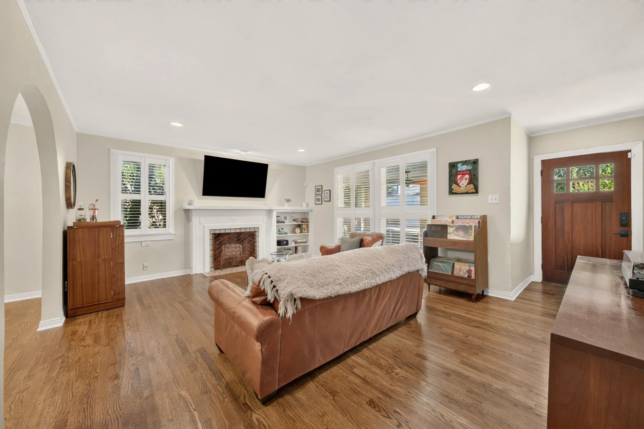 Single Family Residence For Sale in Dallas County , 311 Paulus Avenue, Dallas, Texas 75214, 3 Bedroom, 3 Bathroom, 2 Garage spaces, 1,752 Sqft, built in 1939, mls#21341930, Real Estate Agent in Dallas, Homes For Sale in Dallas county, Homes For Sale in Dallas, Realtor in Dallas Texas, Real Estate Brokerage Independent Realty Texas, Luminita Cordes Realtor