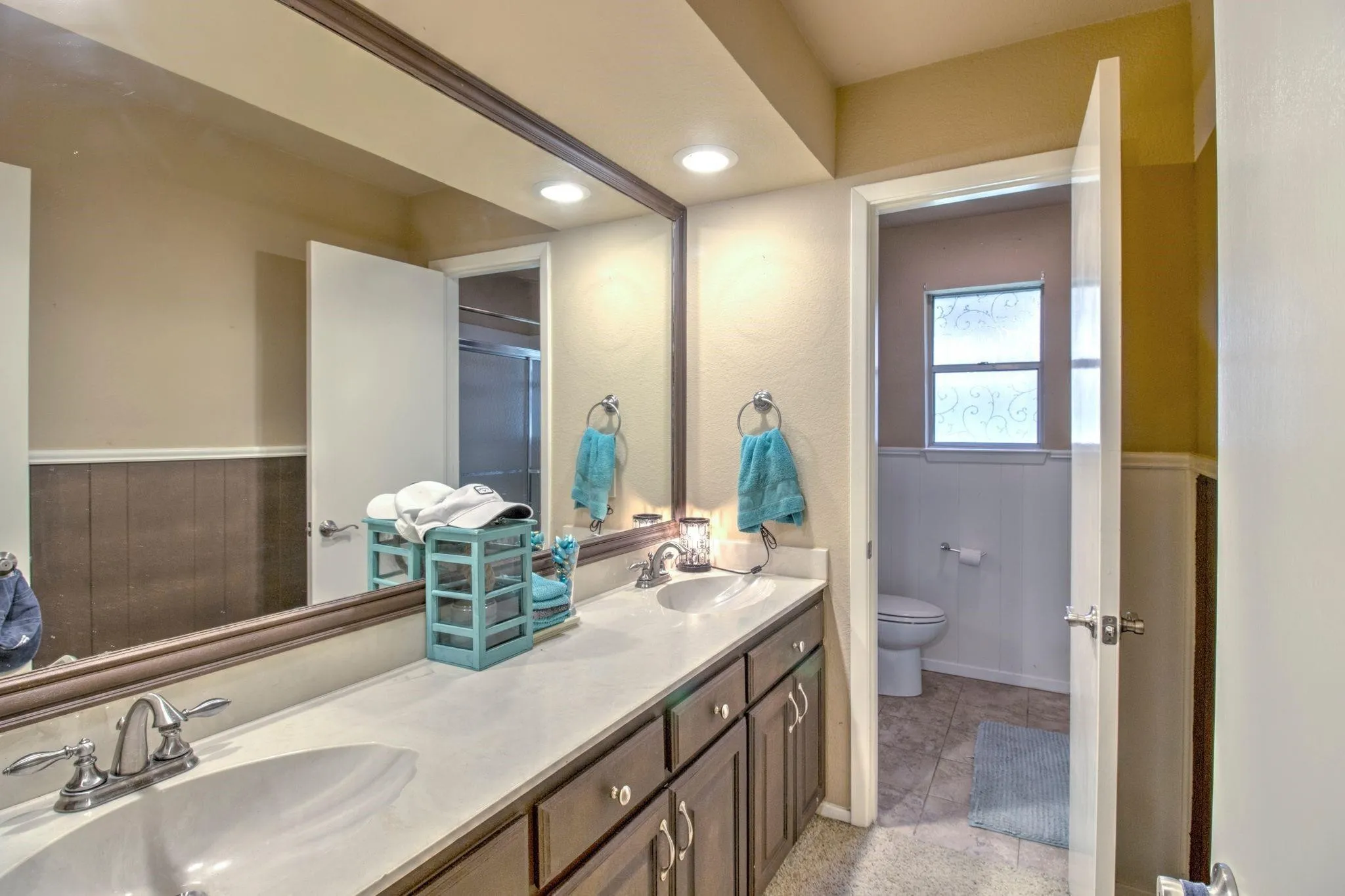 Single Family Residence For Sale in Cooke County , 1010 Kiowa Drive W, Lake Kiowa, Texas 76240, 3 Bedrooms, 3 Bathrooms, 2 Garage spaces, 2,062 Sqft, built in 1977, Price $429,000, mls#21341918, Real Estate Agent in Lake Kiowa, Homes For Sale in Cooke county, Homes For Sale in Lake Kiowa, Realtor in Lake Kiowa Texas, Real Estate Brokerage Independent Realty Texas, Luminita Cordes Realtor
