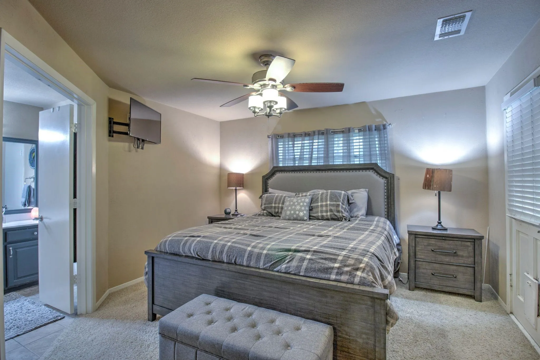 Single Family Residence For Sale in Cooke County , 1010 Kiowa Drive W, Lake Kiowa, Texas 76240, 3 Bedrooms, 3 Bathrooms, 2 Garage spaces, 2,062 Sqft, built in 1977, Price $429,000, mls#21341918, Real Estate Agent in Lake Kiowa, Homes For Sale in Cooke county, Homes For Sale in Lake Kiowa, Realtor in Lake Kiowa Texas, Real Estate Brokerage Independent Realty Texas, Luminita Cordes Realtor