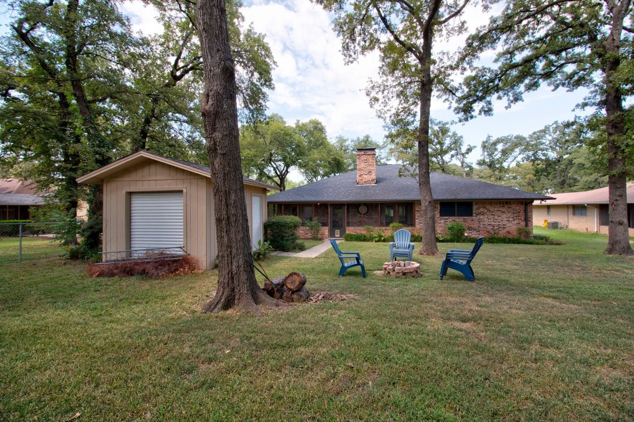 Single Family Residence For Sale in Cooke County , 1010 Kiowa Drive W, Lake Kiowa, Texas 76240, 3 Bedrooms, 3 Bathrooms, 2 Garage spaces, 2,062 Sqft, built in 1977, Price $429,000, mls#21341918, Real Estate Agent in Lake Kiowa, Homes For Sale in Cooke county, Homes For Sale in Lake Kiowa, Realtor in Lake Kiowa Texas, Real Estate Brokerage Independent Realty Texas, Luminita Cordes Realtor