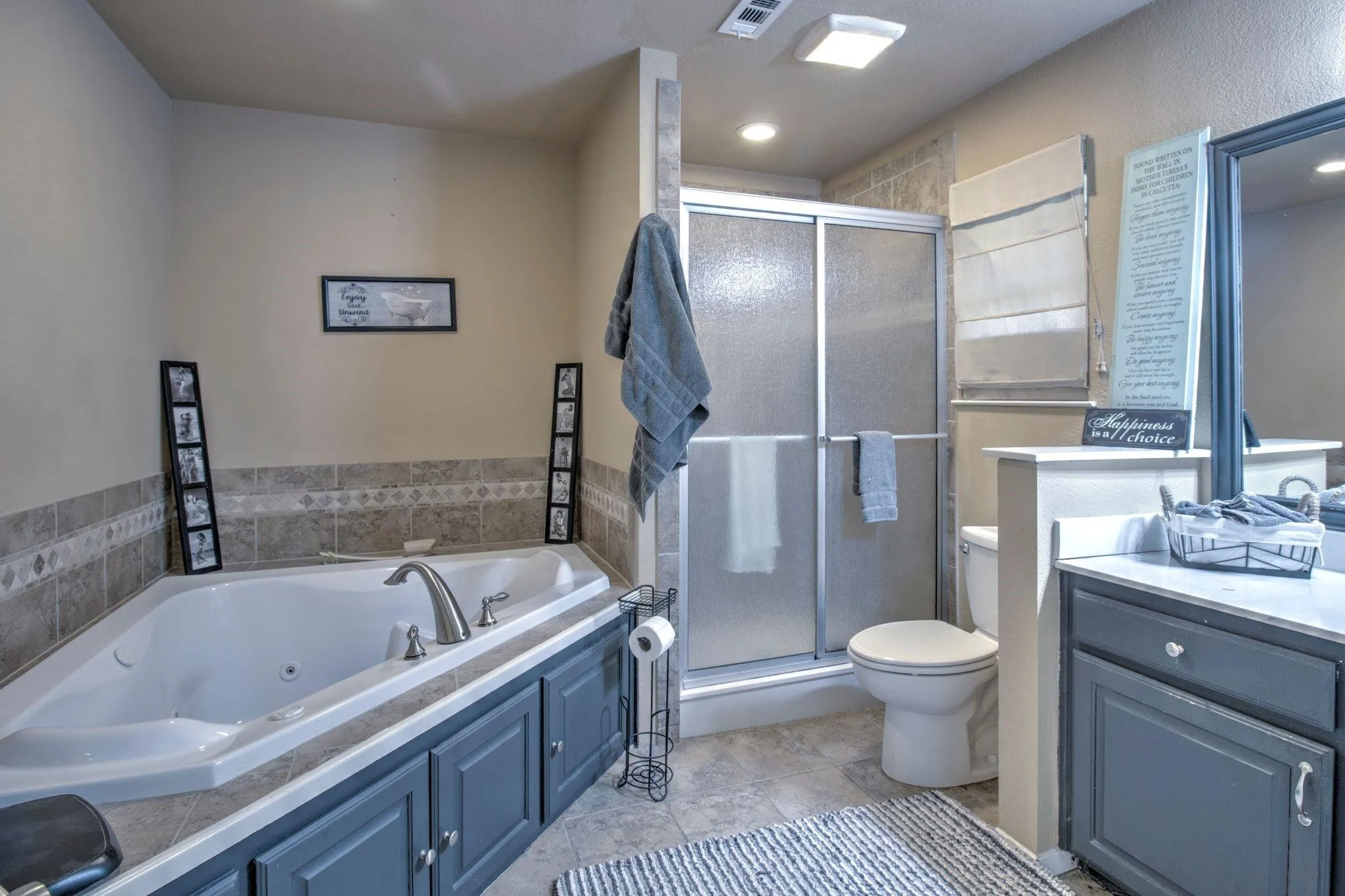 Single Family Residence For Sale in Cooke County , 1010 Kiowa Drive W, Lake Kiowa, Texas 76240, 3 Bedrooms, 3 Bathrooms, 2 Garage spaces, 2,062 Sqft, built in 1977, Price $429,000, mls#21341918, Real Estate Agent in Lake Kiowa, Homes For Sale in Cooke county, Homes For Sale in Lake Kiowa, Realtor in Lake Kiowa Texas, Real Estate Brokerage Independent Realty Texas, Luminita Cordes Realtor