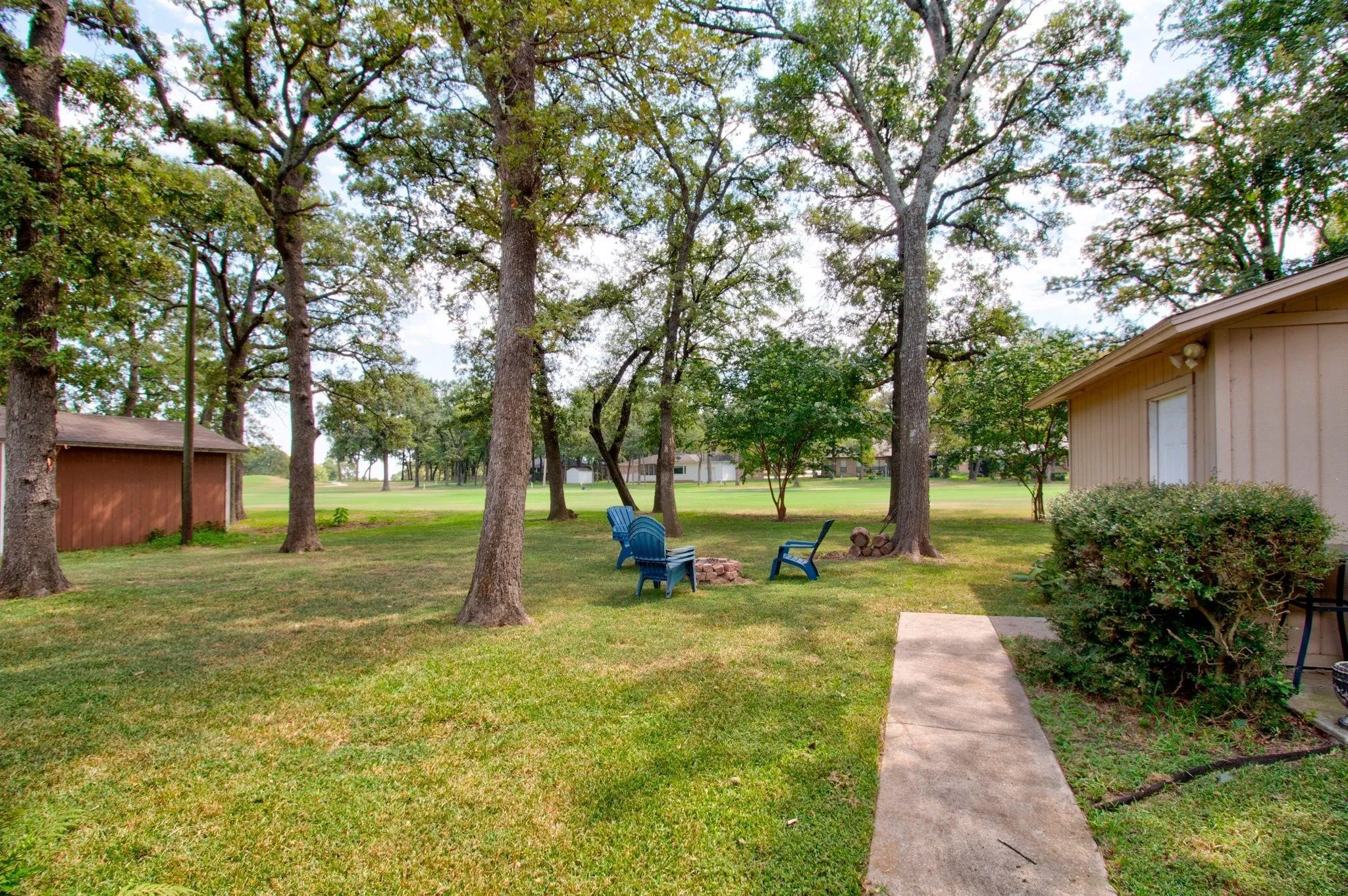 Single Family Residence For Sale in Cooke County , 1010 Kiowa Drive W, Lake Kiowa, Texas 76240, 3 Bedrooms, 3 Bathrooms, 2 Garage spaces, 2,062 Sqft, built in 1977, Price $429,000, mls#21341918, Real Estate Agent in Lake Kiowa, Homes For Sale in Cooke county, Homes For Sale in Lake Kiowa, Realtor in Lake Kiowa Texas, Real Estate Brokerage Independent Realty Texas, Luminita Cordes Realtor