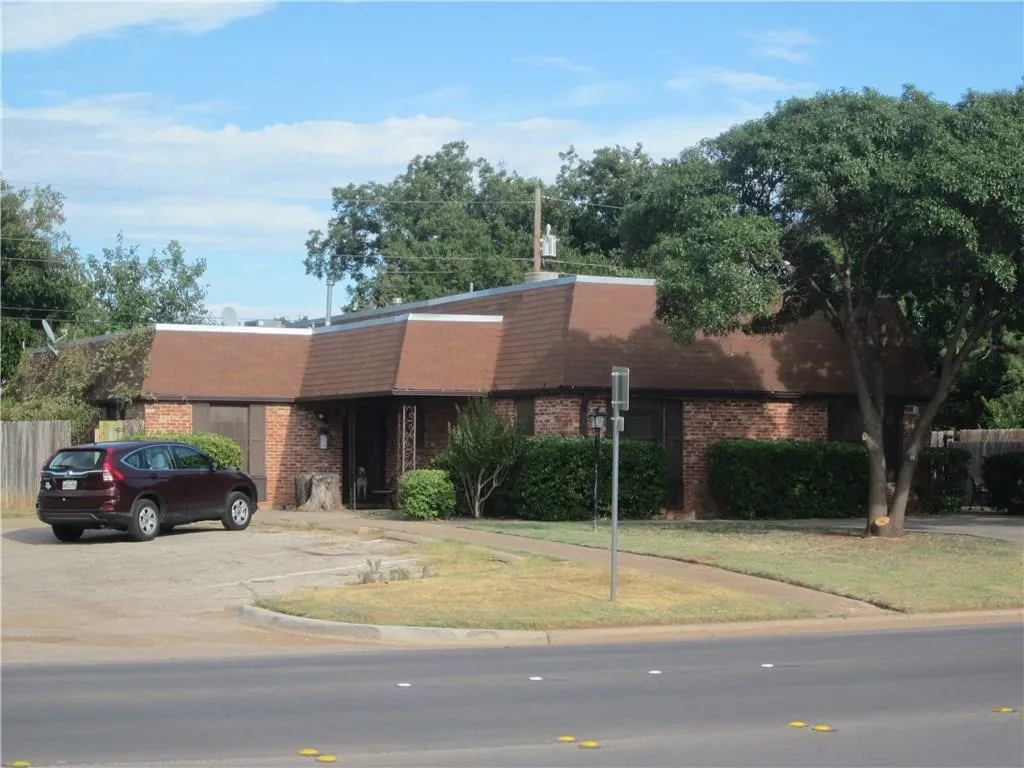 Triplex For Sale in Taylor County , 2023 N Willis Street, Abilene, Texas 79603, 0, 0, Garage spaces, 0 Sqft, built in 1963, mls#21341937, Real Estate Agent in Abilene, Homes For Sale in Taylor county, Homes For Sale in Abilene, Realtor in Abilene Texas, Real Estate Brokerage Independent Realty Texas, Luminita Cordes Realtor