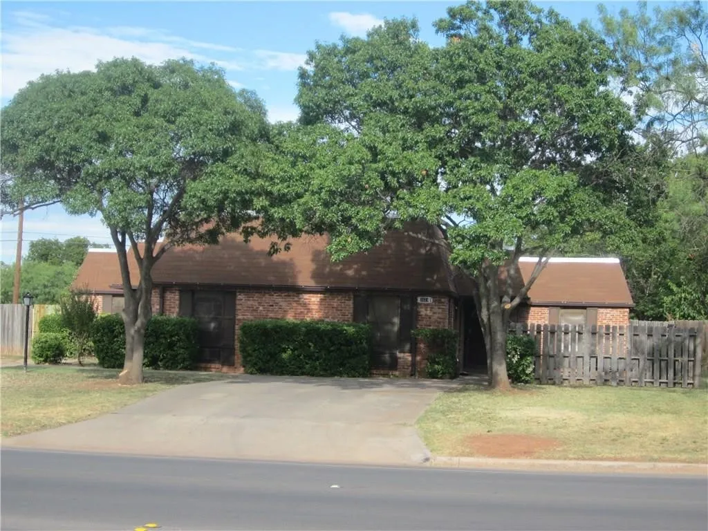 Triplex For Sale in Taylor County , 2023 N Willis Street, Abilene, Texas 79603, 0, 0, Garage spaces, 0 Sqft, built in 1963, mls#21341937, Real Estate Agent in Abilene, Homes For Sale in Taylor county, Homes For Sale in Abilene, Realtor in Abilene Texas, Real Estate Brokerage Independent Realty Texas, Luminita Cordes Realtor