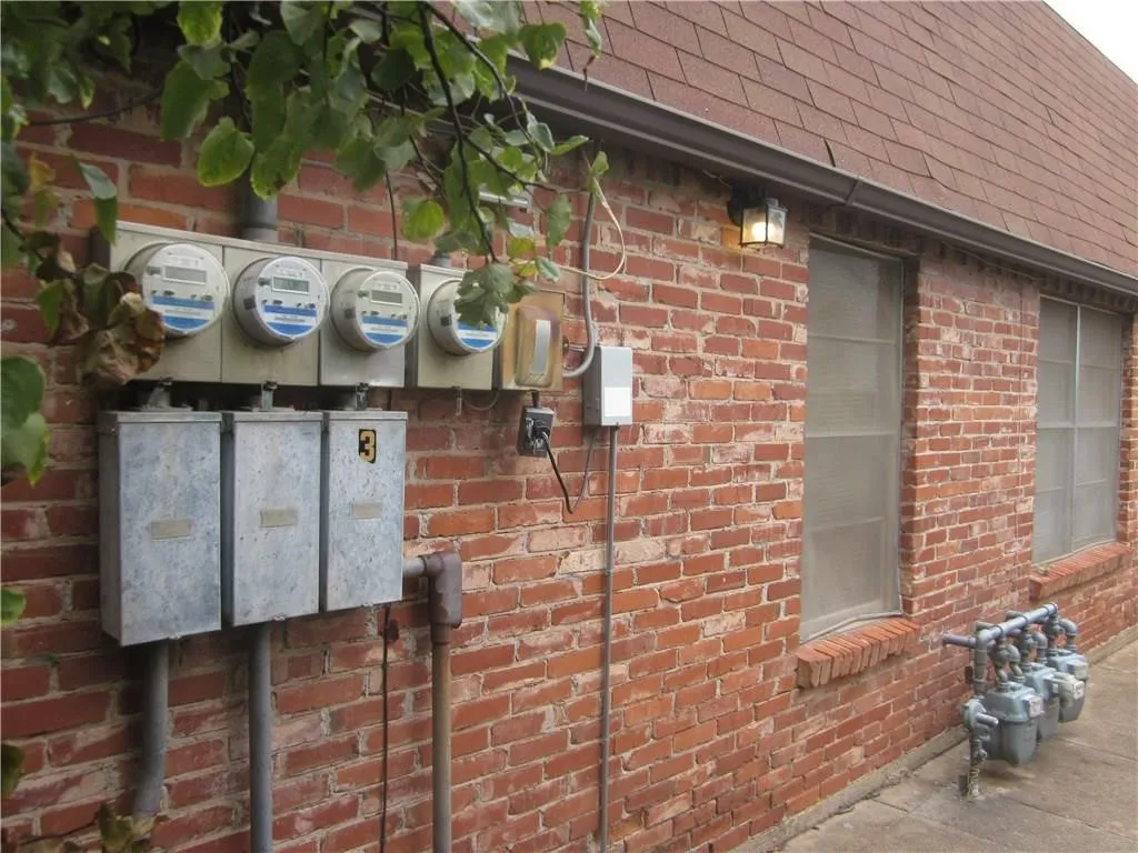 Triplex For Sale in Taylor County , 2023 N Willis Street, Abilene, Texas 79603, 0, 0, Garage spaces, 0 Sqft, built in 1963, mls#21341937, Real Estate Agent in Abilene, Homes For Sale in Taylor county, Homes For Sale in Abilene, Realtor in Abilene Texas, Real Estate Brokerage Independent Realty Texas, Luminita Cordes Realtor
