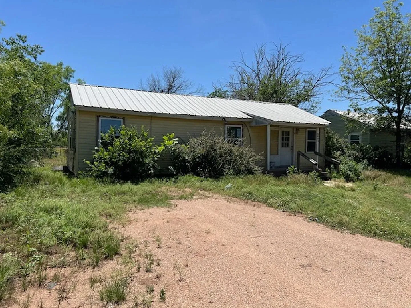 Single Family Residence For Sale in Taylor County , 6409 Jennings Drive, Abilene, Texas 79606, 1 Bedroom, 1 Bathroom, Garage spaces, 800 Sqft, built in 1957, Price $125,000, mls#21341947, Real Estate Agent in Abilene, Homes For Sale in Taylor county, Homes For Sale in Abilene, Realtor in Abilene Texas, Real Estate Brokerage Independent Realty Texas, Luminita Cordes Realtor