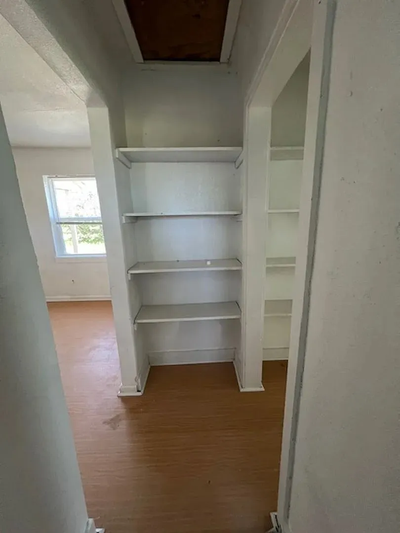 Single Family Residence For Sale in Taylor County , 6409 Jennings Drive, Abilene, Texas 79606, 1 Bedroom, 1 Bathroom, Garage spaces, 800 Sqft, built in 1957, Price $125,000, mls#21341947, Real Estate Agent in Abilene, Homes For Sale in Taylor county, Homes For Sale in Abilene, Realtor in Abilene Texas, Real Estate Brokerage Independent Realty Texas, Luminita Cordes Realtor