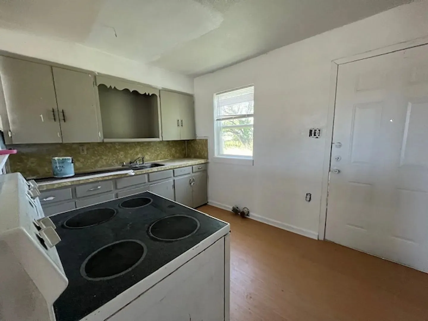 Single Family Residence For Sale in Taylor County , 6409 Jennings Drive, Abilene, Texas 79606, 1 Bedroom, 1 Bathroom, Garage spaces, 800 Sqft, built in 1957, Price $125,000, mls#21341947, Real Estate Agent in Abilene, Homes For Sale in Taylor county, Homes For Sale in Abilene, Realtor in Abilene Texas, Real Estate Brokerage Independent Realty Texas, Luminita Cordes Realtor
