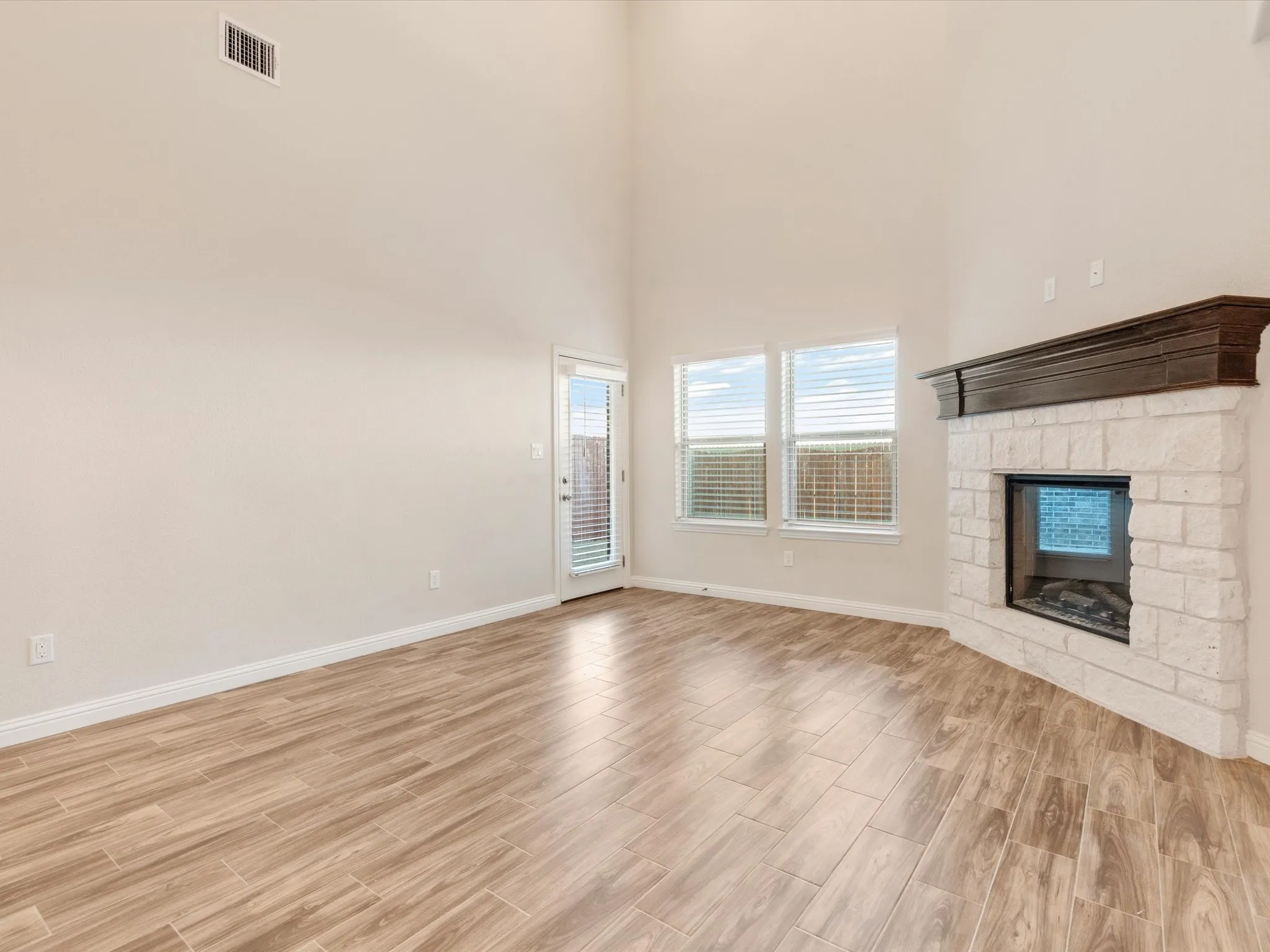 Townhouse For Rent in Hood County , 1124 Noble Flair Place, Granbury, Texas 76049, 3 Bedroom, 3 Bathroom, 2 Garage spaces, 2,012 Sqft, built in 2023, mls#21341955, Real Estate Agent in Granbury, Homes For Rent in Hood county, Homes For Rent in Granbury, Realtor in Granbury Texas, Real Estate Brokerage Independent Realty Texas, Luminita Cordes Realtor