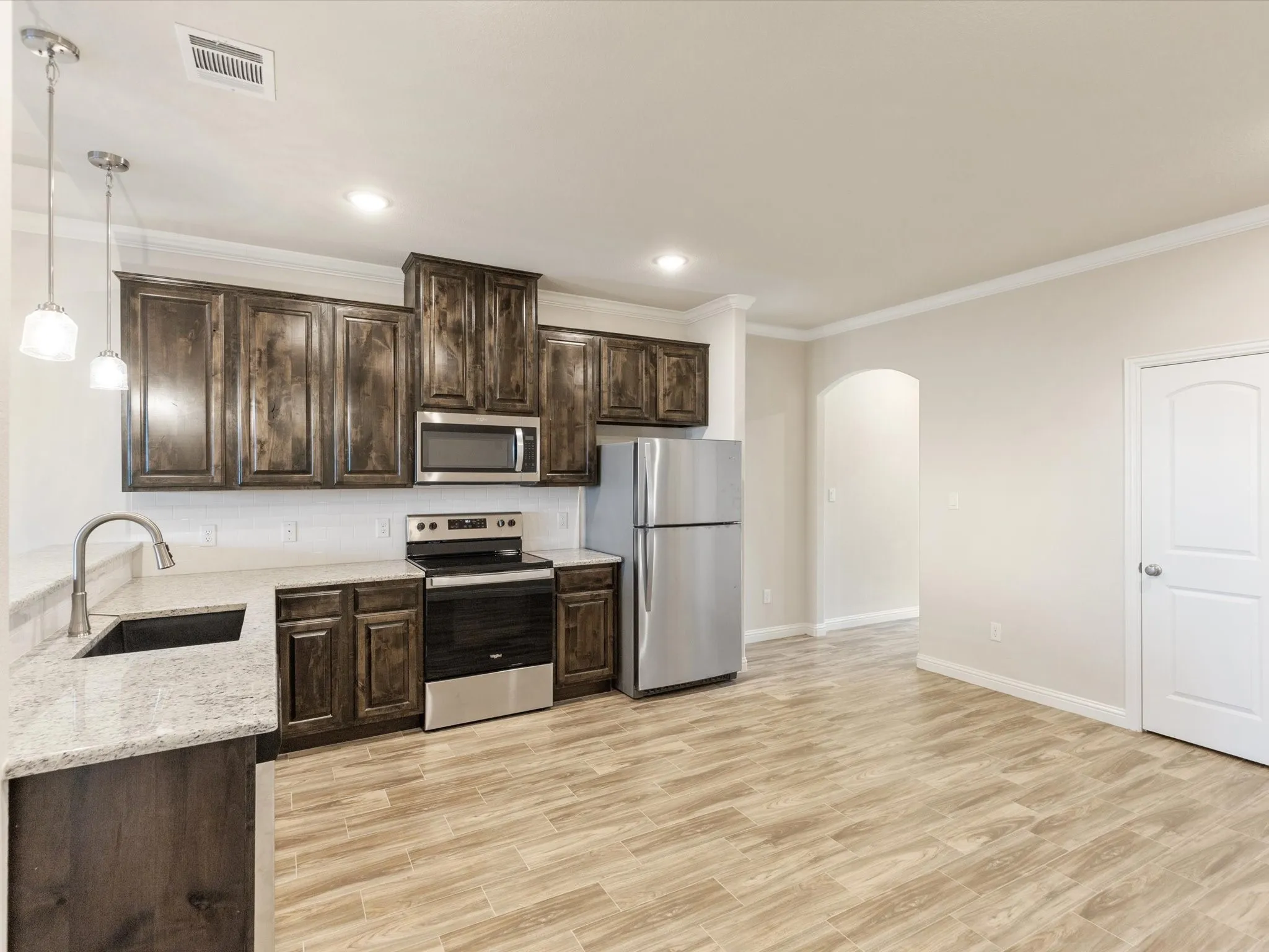 Townhouse For Rent in Hood County , 1124 Noble Flair Place, Granbury, Texas 76049, 3 Bedroom, 3 Bathroom, 2 Garage spaces, 2,012 Sqft, built in 2023, mls#21341955, Real Estate Agent in Granbury, Homes For Rent in Hood county, Homes For Rent in Granbury, Realtor in Granbury Texas, Real Estate Brokerage Independent Realty Texas, Luminita Cordes Realtor