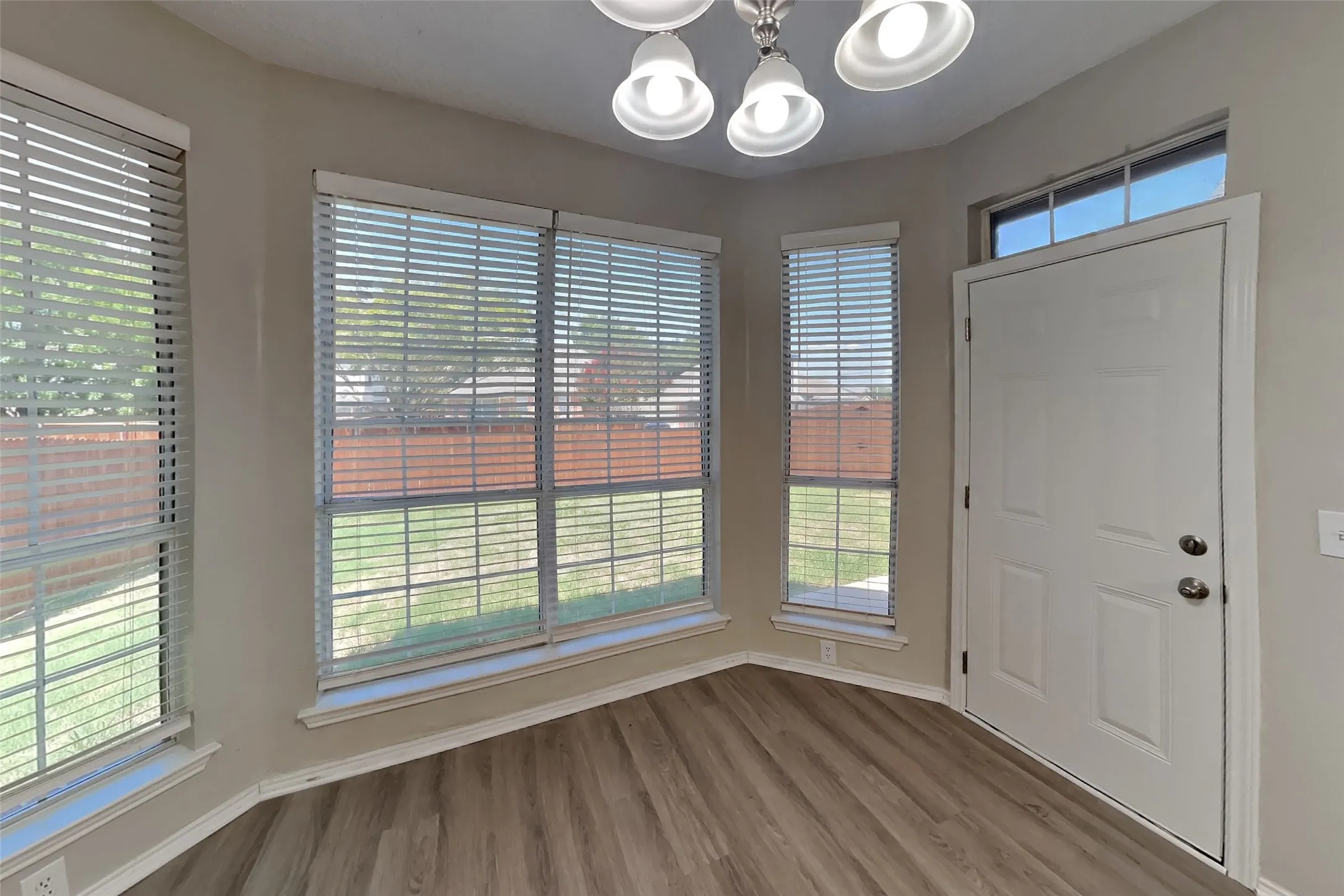 Single Family Residence For Rent in Collin County , 7209 Bouquet Drive, Frisco, Texas 75035, 3 Bedroom, 2 Bathroom, 2 Garage spaces, 2,222 Sqft, built in 1992, mls#21341956, Real Estate Agent in Frisco, Homes For Rent in Collin county, Homes For Rent in Frisco, Realtor in Frisco Texas, Real Estate Brokerage Independent Realty Texas, Luminita Cordes Realtor