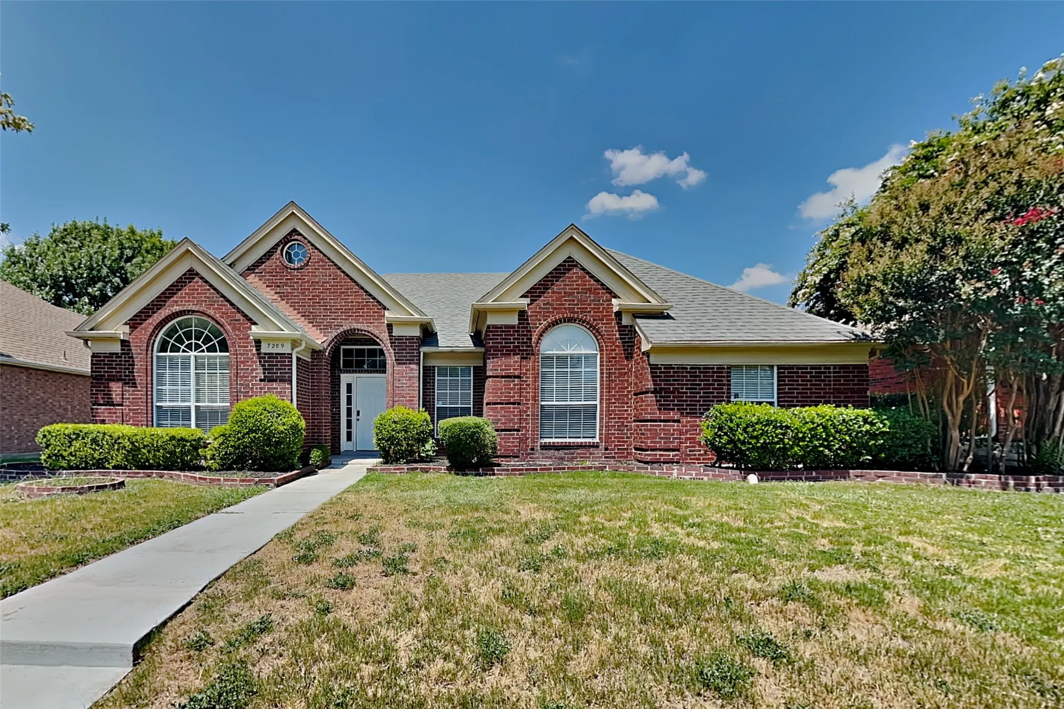 Single Family Residence For Rent in Collin County , 7209 Bouquet Drive, Frisco, Texas 75035, 3 Bedroom, 2 Bathroom, 2 Garage spaces, 2,222 Sqft, built in 1992, mls#21341956, Real Estate Agent in Frisco, Homes For Rent in Collin county, Homes For Rent in Frisco, Realtor in Frisco Texas, Real Estate Brokerage Independent Realty Texas, Luminita Cordes Realtor