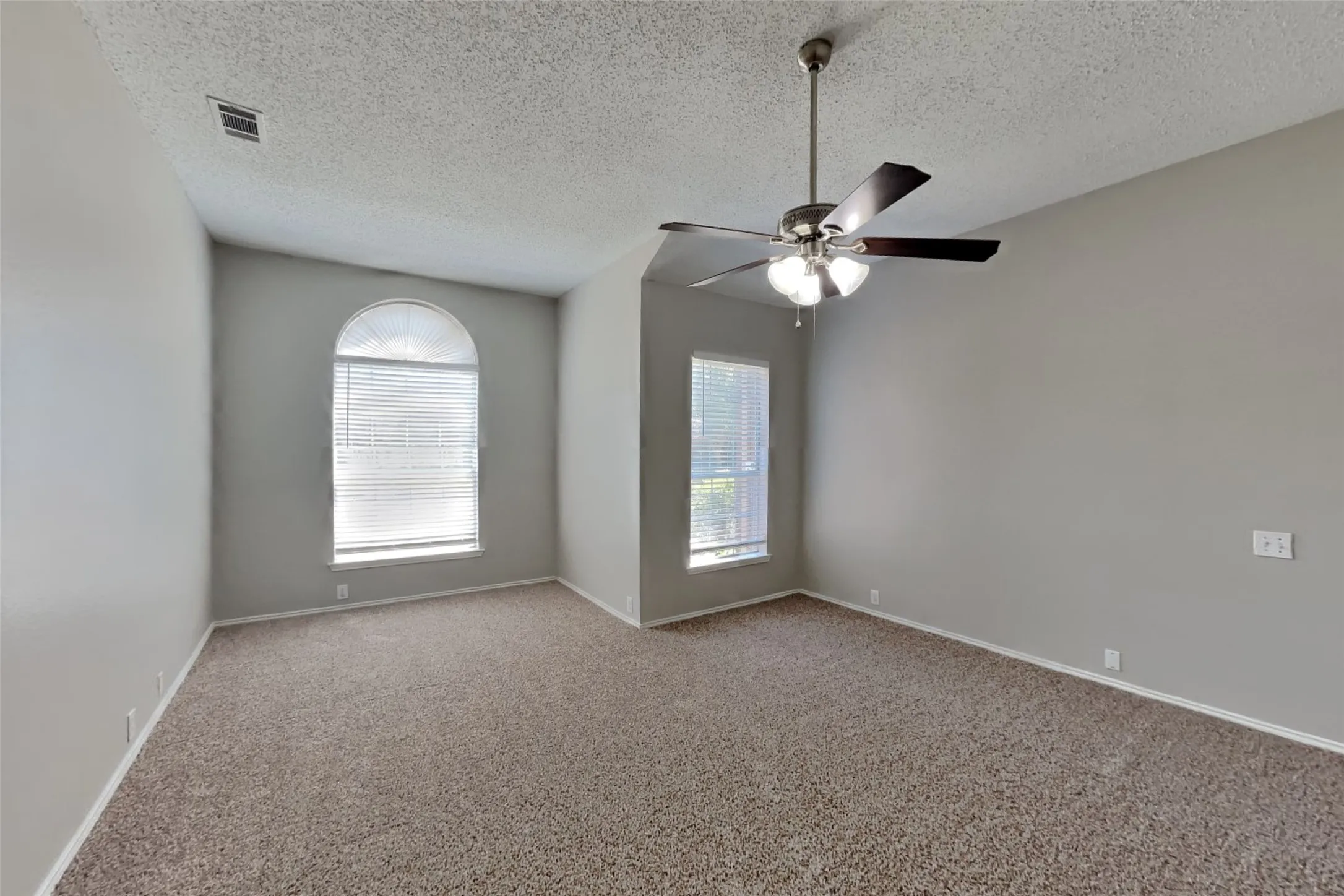 Single Family Residence For Rent in Collin County , 7209 Bouquet Drive, Frisco, Texas 75035, 3 Bedroom, 2 Bathroom, 2 Garage spaces, 2,222 Sqft, built in 1992, mls#21341956, Real Estate Agent in Frisco, Homes For Rent in Collin county, Homes For Rent in Frisco, Realtor in Frisco Texas, Real Estate Brokerage Independent Realty Texas, Luminita Cordes Realtor