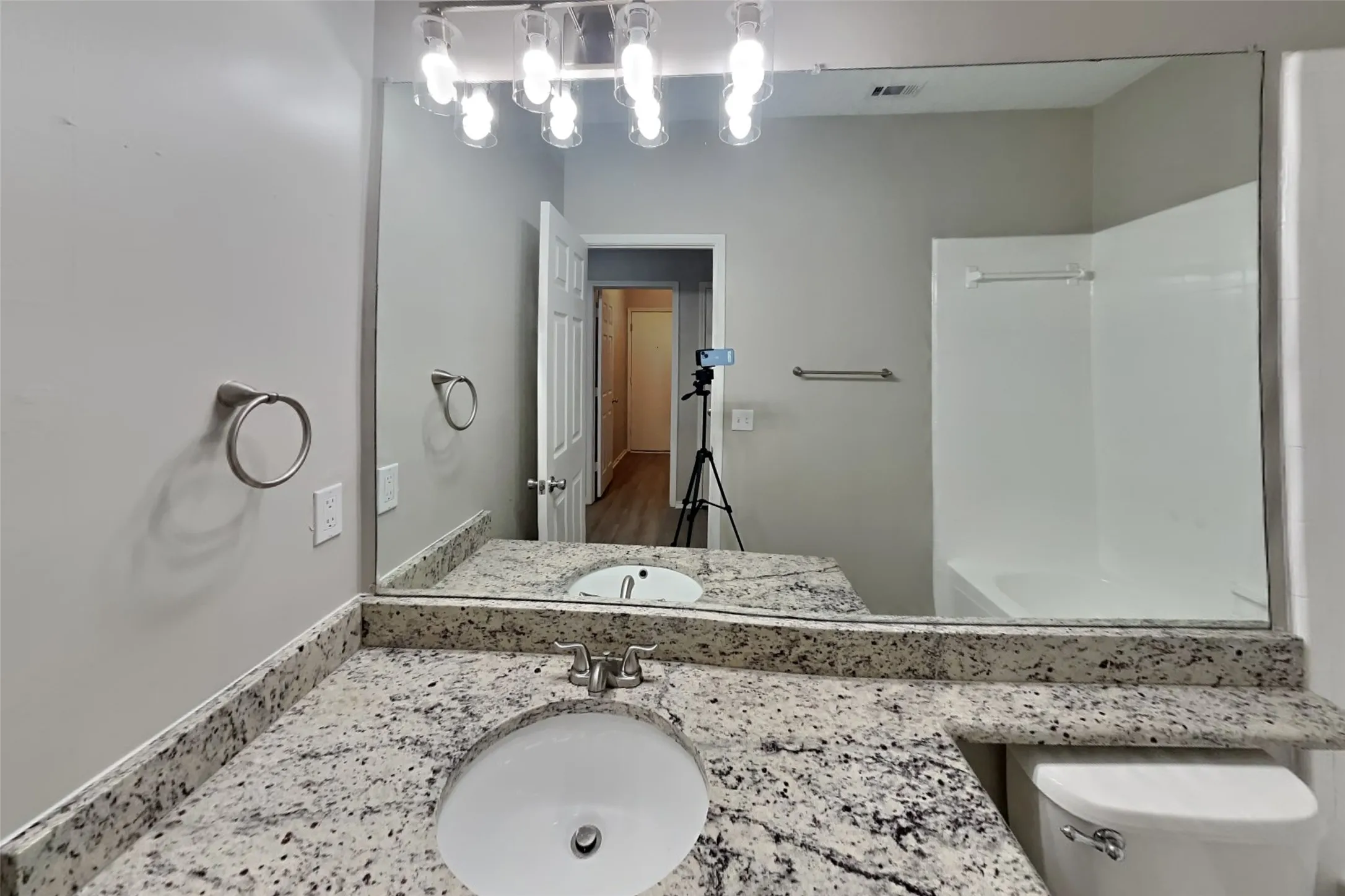Single Family Residence For Rent in Collin County , 7209 Bouquet Drive, Frisco, Texas 75035, 3 Bedroom, 2 Bathroom, 2 Garage spaces, 2,222 Sqft, built in 1992, mls#21341956, Real Estate Agent in Frisco, Homes For Rent in Collin county, Homes For Rent in Frisco, Realtor in Frisco Texas, Real Estate Brokerage Independent Realty Texas, Luminita Cordes Realtor