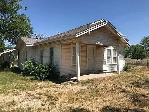 Single Family Residence For Sale in Taylor County , 6425 Jennings Drive, Abilene, Texas 79606, 2 Bedrooms, 1 Bathroom, Garage spaces, 1,050 Sqft, built in 1957, Price $170,000, mls#21341960, Real Estate Agent in Abilene, Homes For Sale in Taylor county, Homes For Sale in Abilene, Realtor in Abilene Texas, Real Estate Brokerage Independent Realty Texas, Luminita Cordes Realtor