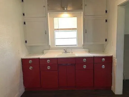 Single Family Residence For Sale in Taylor County , 6425 Jennings Drive, Abilene, Texas 79606, 2 Bedrooms, 1 Bathroom, Garage spaces, 1,050 Sqft, built in 1957, Price $170,000, mls#21341960, Real Estate Agent in Abilene, Homes For Sale in Taylor county, Homes For Sale in Abilene, Realtor in Abilene Texas, Real Estate Brokerage Independent Realty Texas, Luminita Cordes Realtor