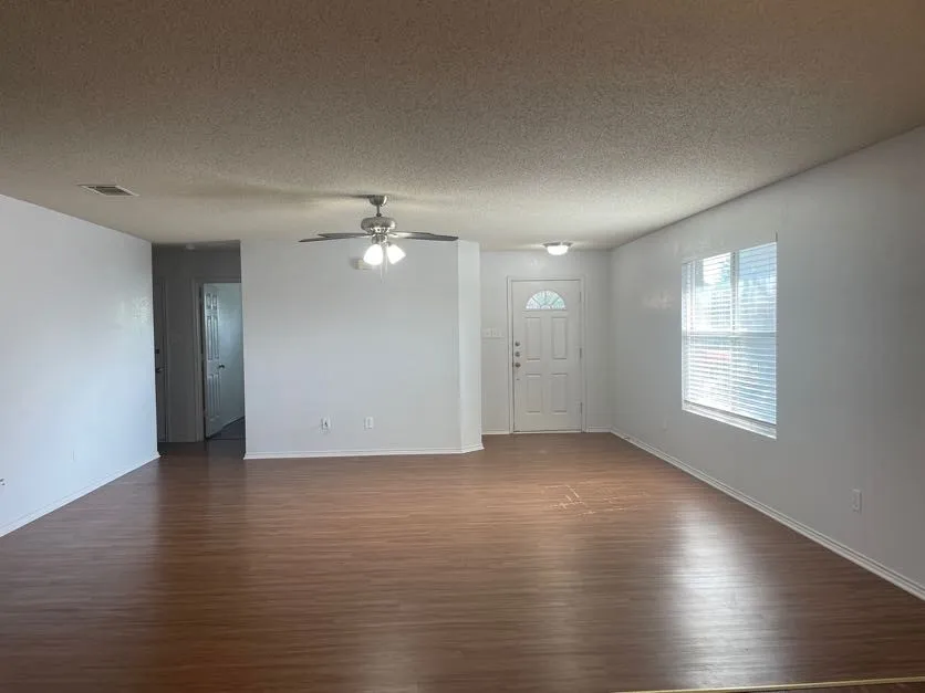 Single Family Residence For Rent in Tarrant County , 820 Eagle Drive, Saginaw, Texas 76131, 3 Bedroom, 2 Bathroom, 2 Garage spaces, 1,553 Sqft, built in 2004, mls#21341953, Real Estate Agent in Saginaw, Homes For Rent in Tarrant county, Homes For Rent in Saginaw, Realtor in Saginaw Texas, Real Estate Brokerage Independent Realty Texas, Luminita Cordes Realtor