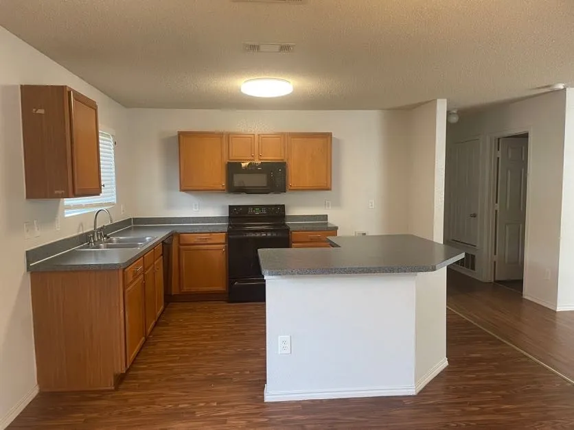 Single Family Residence For Rent in Tarrant County , 820 Eagle Drive, Saginaw, Texas 76131, 3 Bedroom, 2 Bathroom, 2 Garage spaces, 1,553 Sqft, built in 2004, mls#21341953, Real Estate Agent in Saginaw, Homes For Rent in Tarrant county, Homes For Rent in Saginaw, Realtor in Saginaw Texas, Real Estate Brokerage Independent Realty Texas, Luminita Cordes Realtor