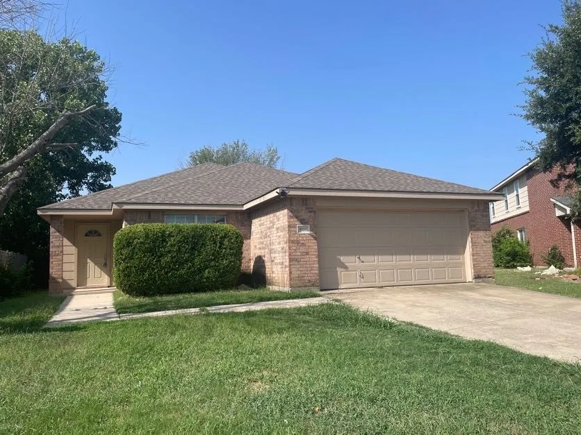 Single Family Residence For Rent in Tarrant County , 820 Eagle Drive, Saginaw, Texas 76131, 3 Bedroom, 2 Bathroom, 2 Garage spaces, 1,553 Sqft, built in 2004, mls#21341953, Real Estate Agent in Saginaw, Homes For Rent in Tarrant county, Homes For Rent in Saginaw, Realtor in Saginaw Texas, Real Estate Brokerage Independent Realty Texas, Luminita Cordes Realtor