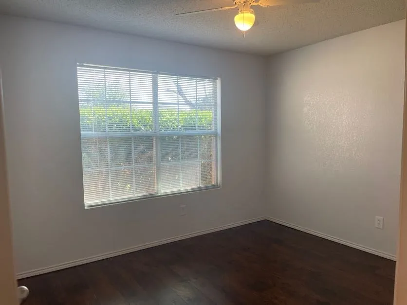 Single Family Residence For Rent in Tarrant County , 820 Eagle Drive, Saginaw, Texas 76131, 3 Bedroom, 2 Bathroom, 2 Garage spaces, 1,553 Sqft, built in 2004, mls#21341953, Real Estate Agent in Saginaw, Homes For Rent in Tarrant county, Homes For Rent in Saginaw, Realtor in Saginaw Texas, Real Estate Brokerage Independent Realty Texas, Luminita Cordes Realtor