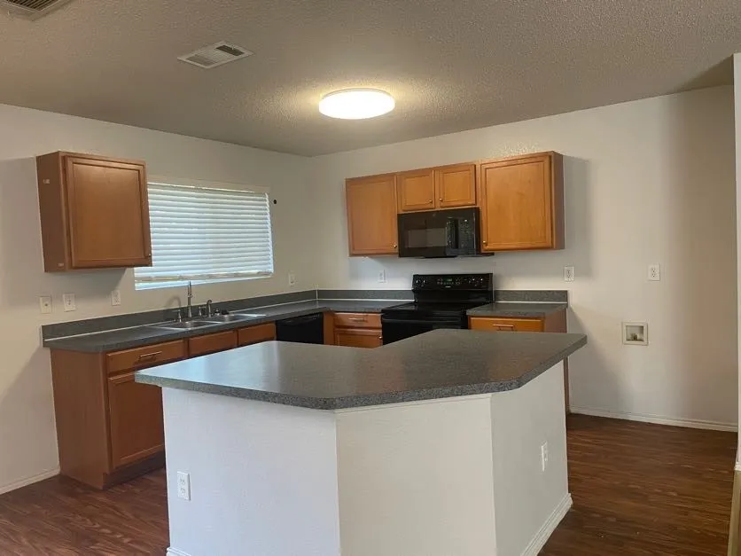 Single Family Residence For Rent in Tarrant County , 820 Eagle Drive, Saginaw, Texas 76131, 3 Bedroom, 2 Bathroom, 2 Garage spaces, 1,553 Sqft, built in 2004, mls#21341953, Real Estate Agent in Saginaw, Homes For Rent in Tarrant county, Homes For Rent in Saginaw, Realtor in Saginaw Texas, Real Estate Brokerage Independent Realty Texas, Luminita Cordes Realtor