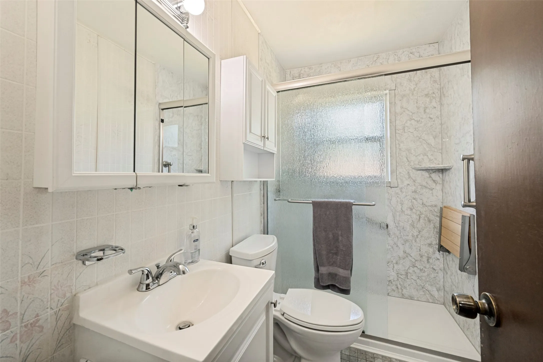 Recently updated full hall bath