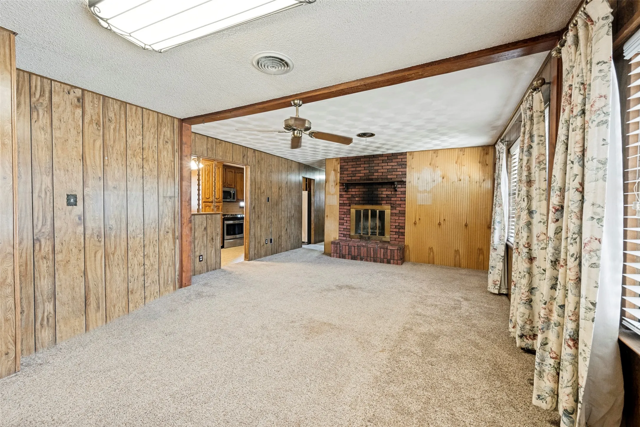 Single Family Residence For Sale in Tarrant County , 5213 Bonnie Wayne Street, Haltom City, Texas 76117, 3 Bedrooms, 2 Bathrooms, Garage spaces, 1,259 Sqft, built in 1960, Price $219,000, mls#21341795, Real Estate Agent in Haltom City, Homes For Sale in Tarrant county, Homes For Sale in Haltom City, Realtor in Haltom City Texas, Real Estate Brokerage Independent Realty Texas, Luminita Cordes Realtor