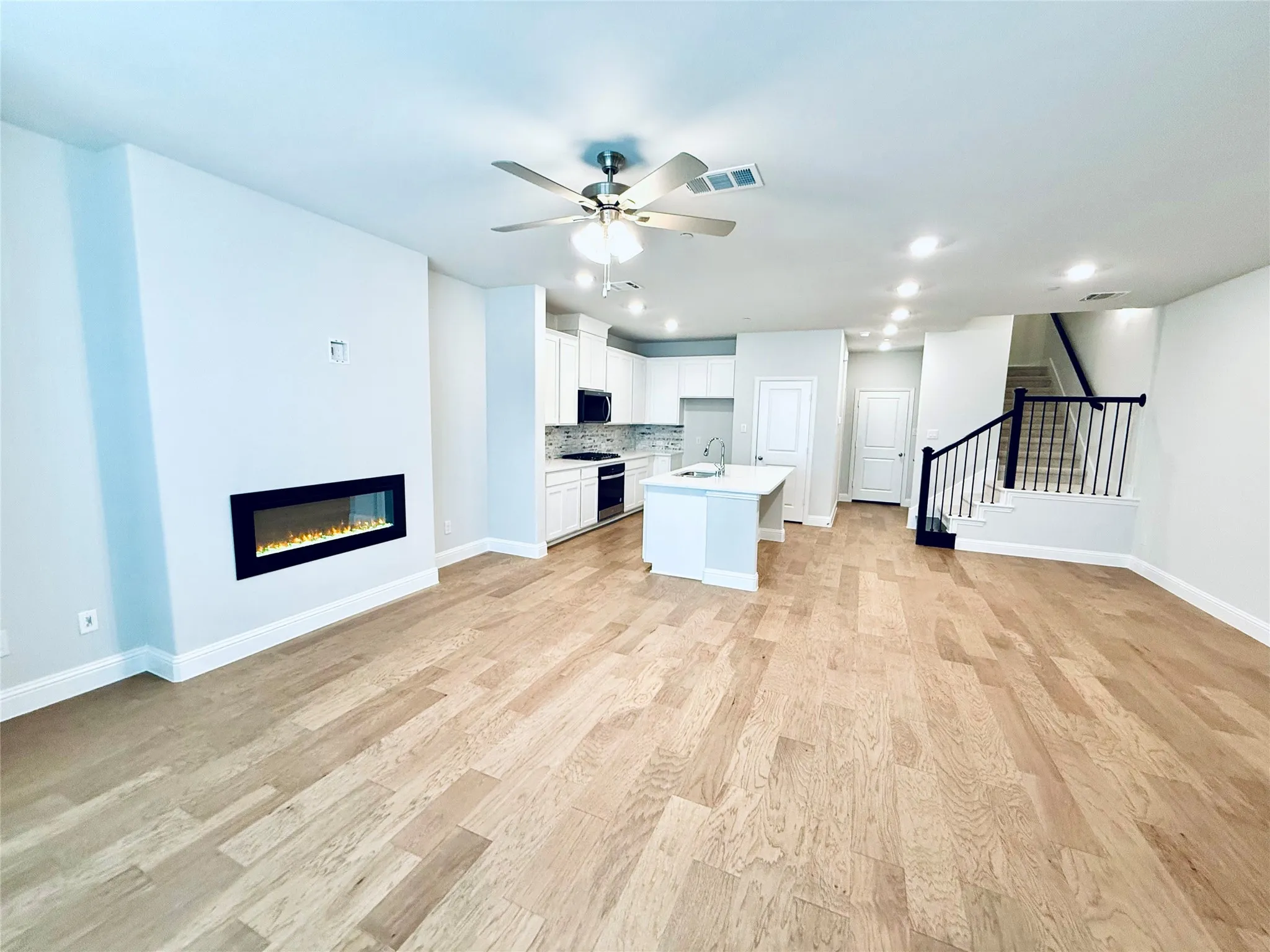 Townhouse For Rent in Dallas County , 7925 Bayside Drive, Rowlett, Texas 75088, 4 Bedroom, 4 Bathroom, 2 Garage spaces, 2,192 Sqft, built in 2024, mls#21341980, Real Estate Agent in Rowlett, Homes For Rent in Dallas county, Homes For Rent in Rowlett, Realtor in Rowlett Texas, Real Estate Brokerage Independent Realty Texas, Luminita Cordes Realtor