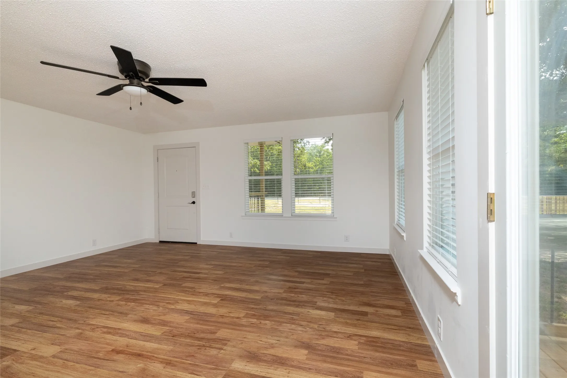 Single Family Residence For Sale in Hunt County , 6886 County Road 2550, Quinlan, Texas 75474, 3 Bedrooms, 2 Bathrooms, Garage spaces, 1,624 Sqft, built in 1980, Price $380,000, mls#21341625, Real Estate Agent in Quinlan, Homes For Sale in Hunt county, Homes For Sale in Quinlan, Realtor in Quinlan Texas, Real Estate Brokerage Independent Realty Texas, Luminita Cordes Realtor