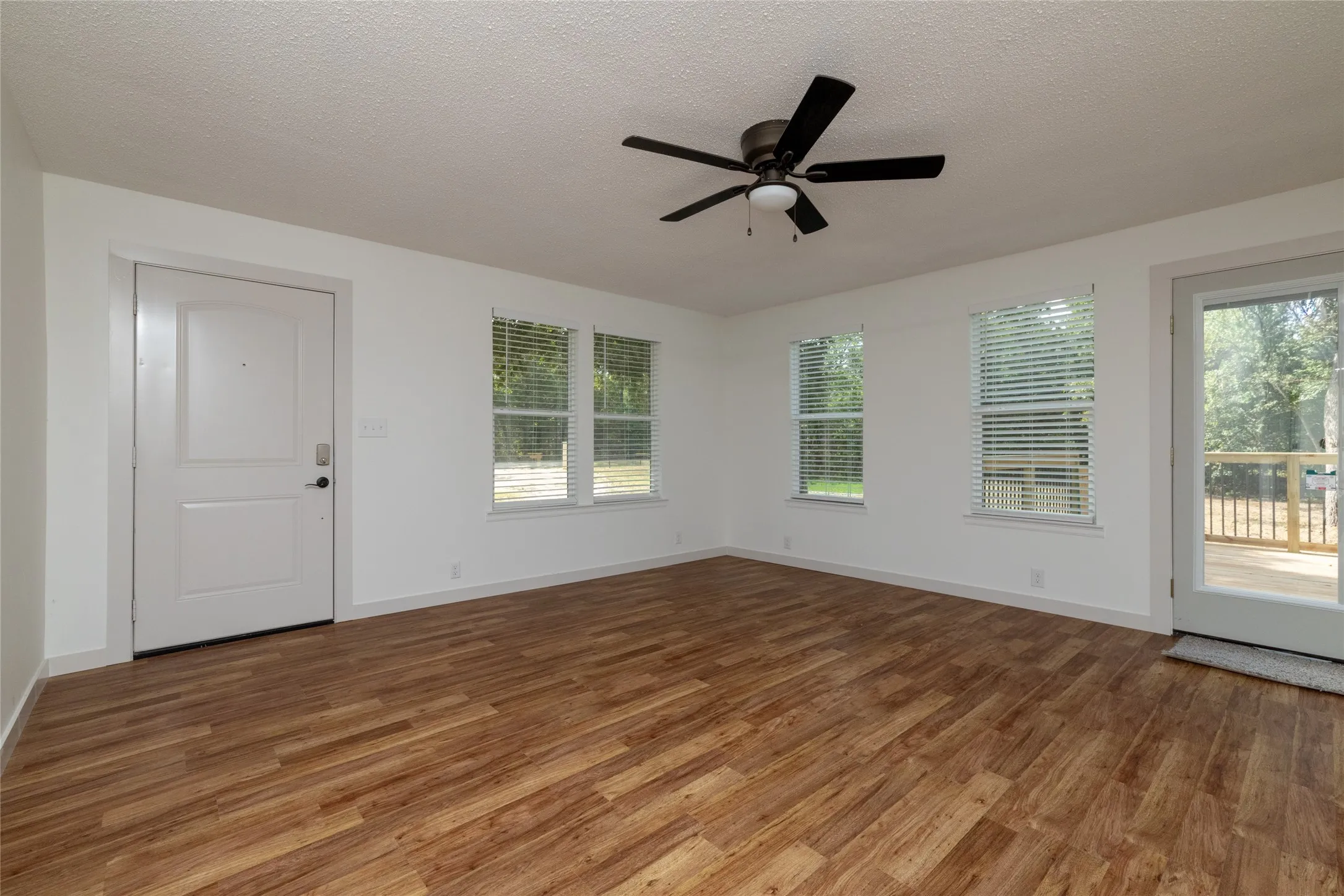 Single Family Residence For Sale in Hunt County , 6886 County Road 2550, Quinlan, Texas 75474, 3 Bedrooms, 2 Bathrooms, Garage spaces, 1,624 Sqft, built in 1980, Price $380,000, mls#21341625, Real Estate Agent in Quinlan, Homes For Sale in Hunt county, Homes For Sale in Quinlan, Realtor in Quinlan Texas, Real Estate Brokerage Independent Realty Texas, Luminita Cordes Realtor