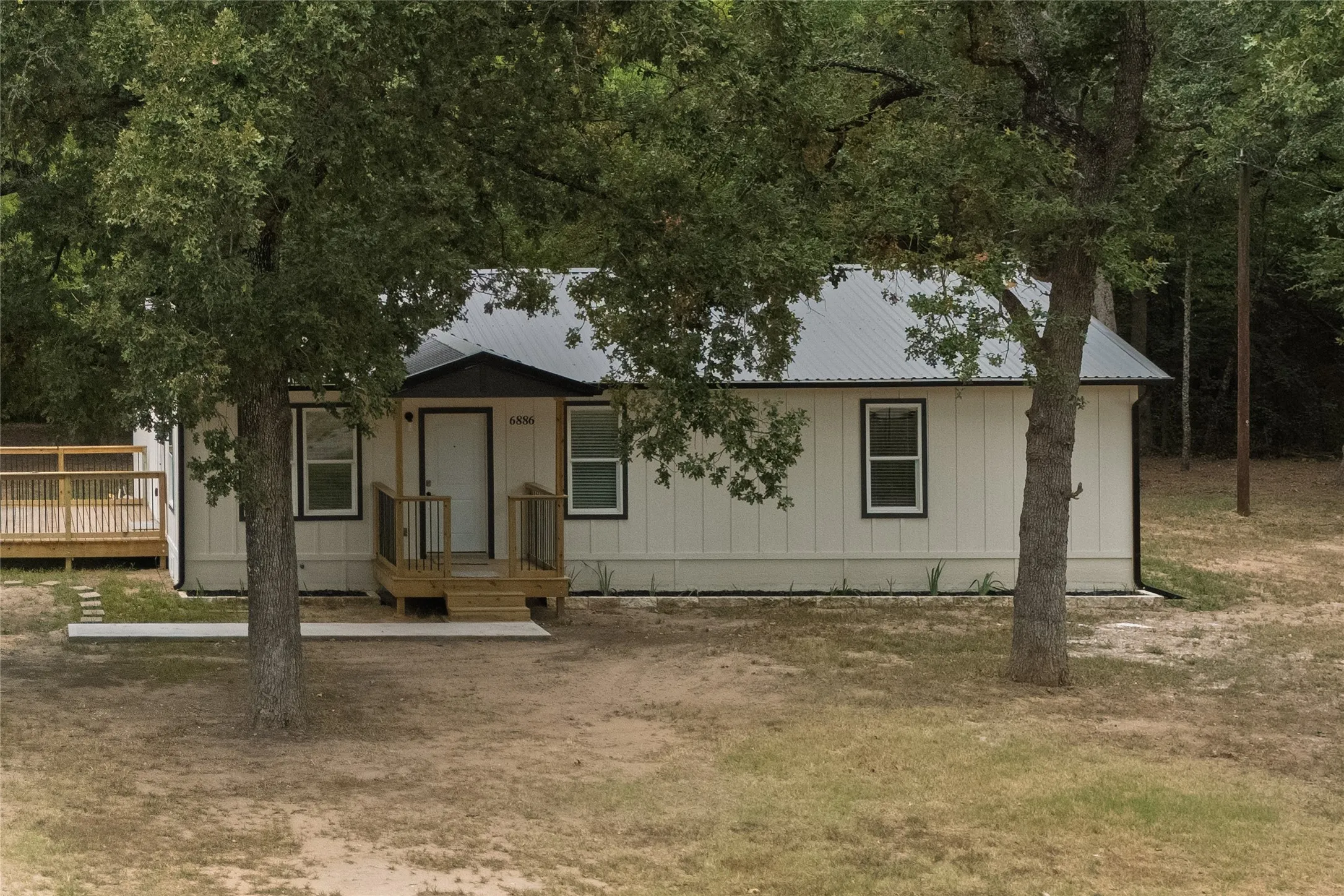Single Family Residence For Sale in Hunt County , 6886 County Road 2550, Quinlan, Texas 75474, 3 Bedrooms, 2 Bathrooms, Garage spaces, 1,624 Sqft, built in 1980, Price $380,000, mls#21341625, Real Estate Agent in Quinlan, Homes For Sale in Hunt county, Homes For Sale in Quinlan, Realtor in Quinlan Texas, Real Estate Brokerage Independent Realty Texas, Luminita Cordes Realtor