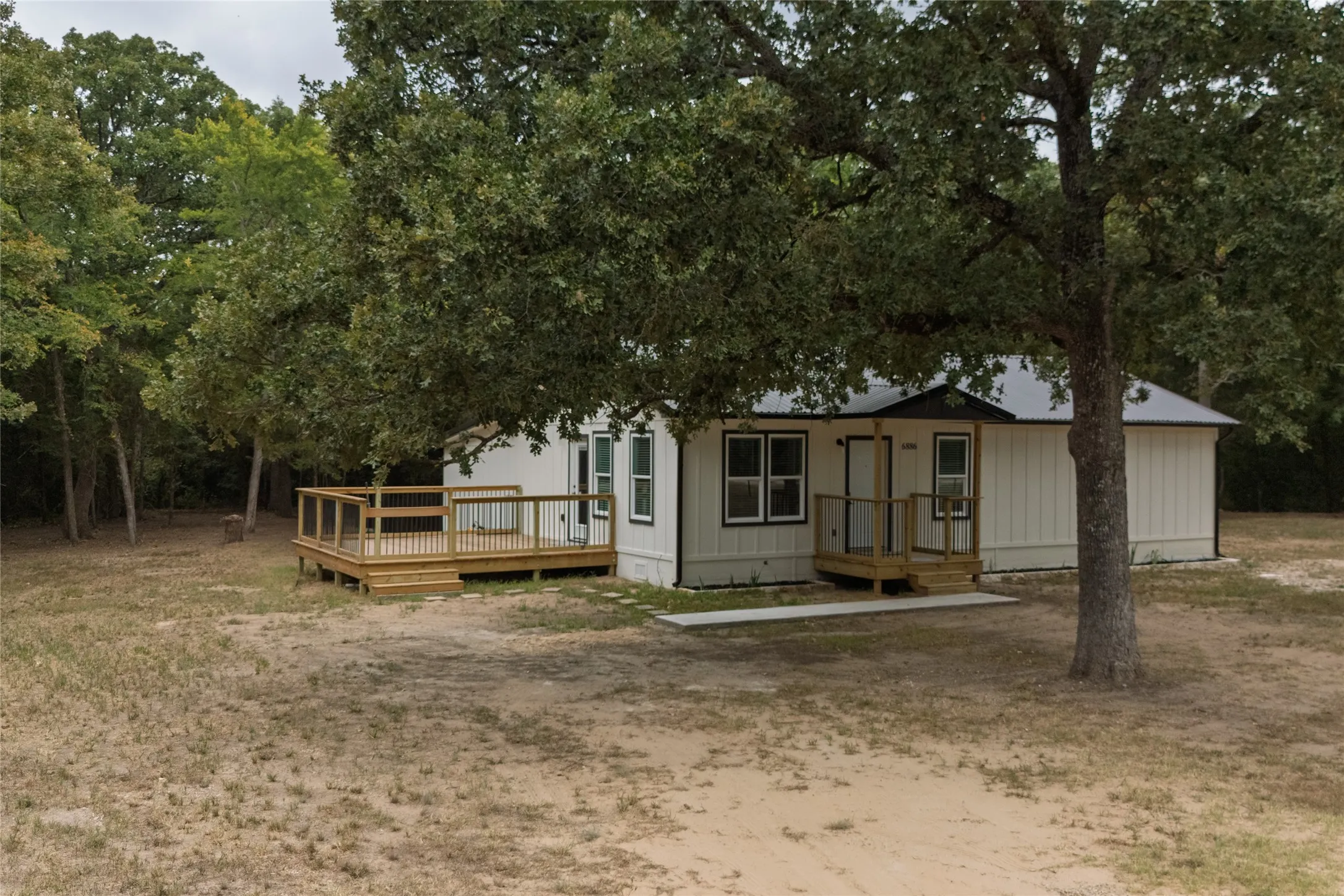 Single Family Residence For Sale in Hunt County , 6886 County Road 2550, Quinlan, Texas 75474, 3 Bedrooms, 2 Bathrooms, Garage spaces, 1,624 Sqft, built in 1980, Price $380,000, mls#21341625, Real Estate Agent in Quinlan, Homes For Sale in Hunt county, Homes For Sale in Quinlan, Realtor in Quinlan Texas, Real Estate Brokerage Independent Realty Texas, Luminita Cordes Realtor