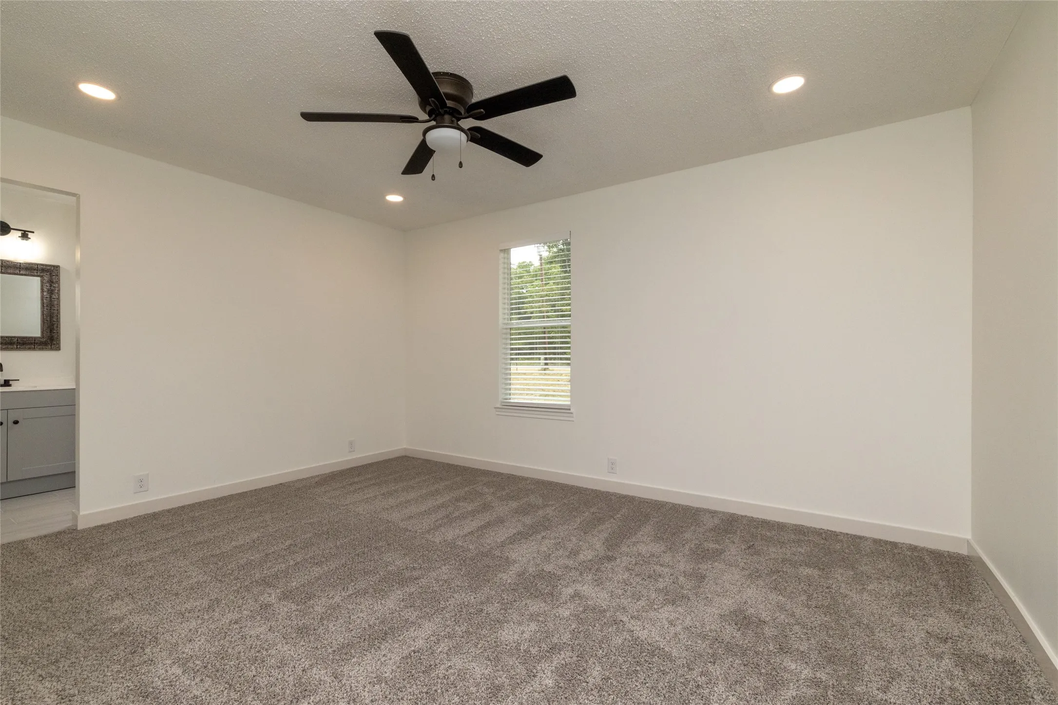 Single Family Residence For Sale in Hunt County , 6886 County Road 2550, Quinlan, Texas 75474, 3 Bedrooms, 2 Bathrooms, Garage spaces, 1,624 Sqft, built in 1980, Price $380,000, mls#21341625, Real Estate Agent in Quinlan, Homes For Sale in Hunt county, Homes For Sale in Quinlan, Realtor in Quinlan Texas, Real Estate Brokerage Independent Realty Texas, Luminita Cordes Realtor